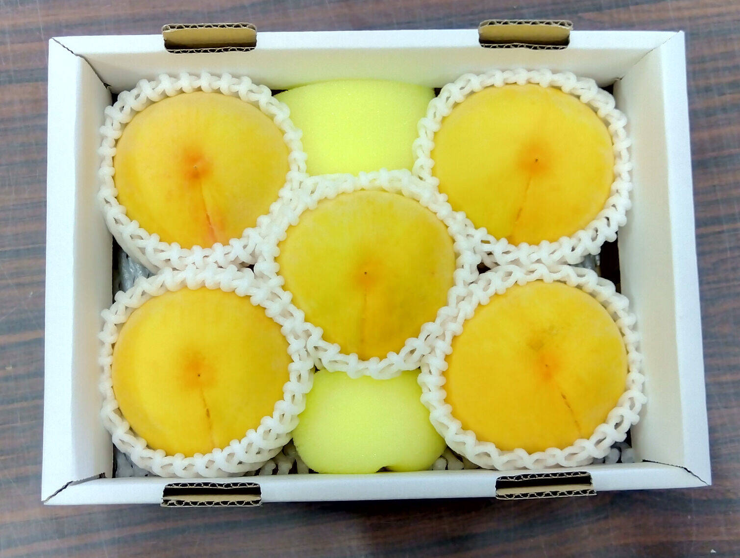食欲をそそる鮮やかな黄金色と強い甘み！【黄金桃】（ご家庭用・お試し