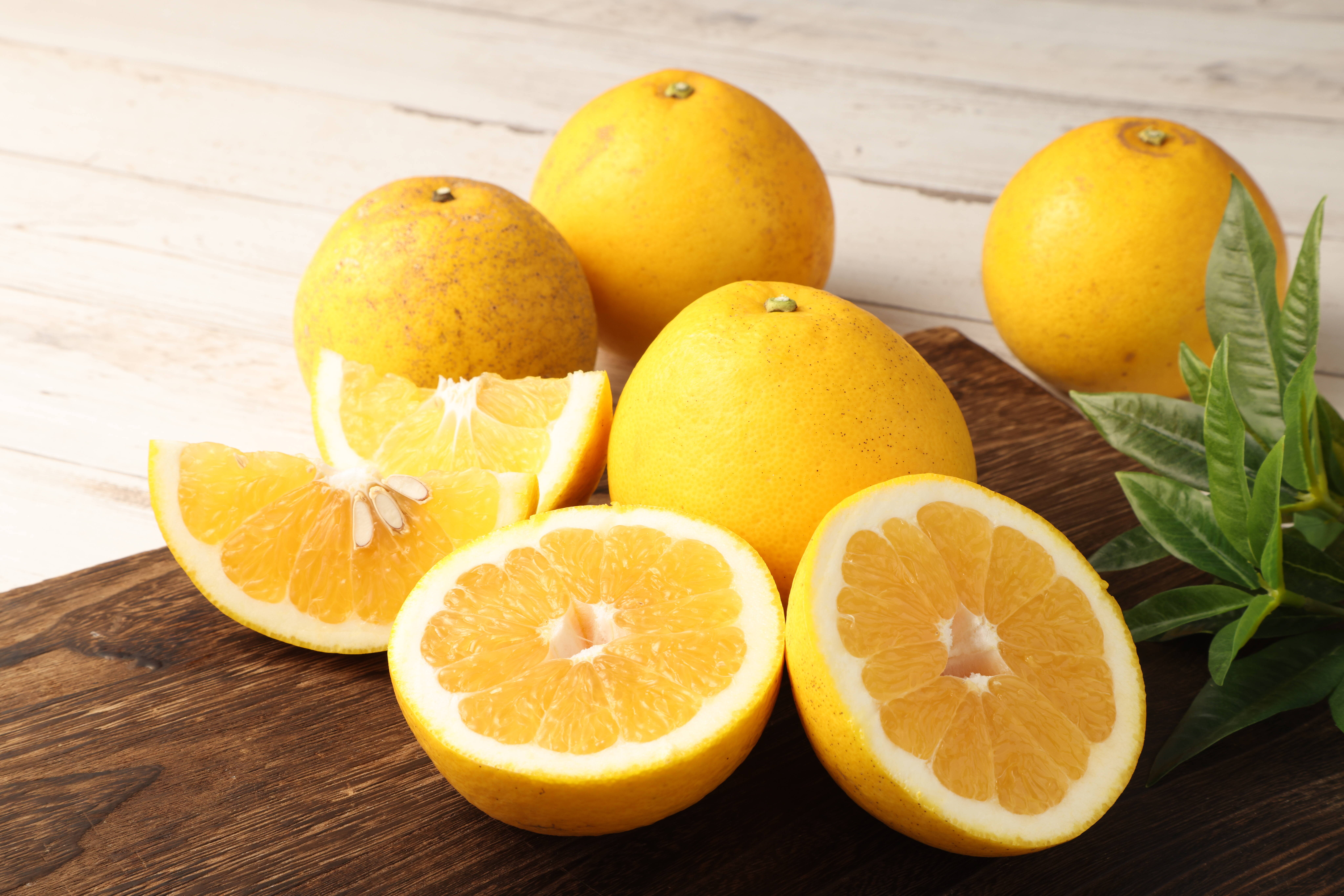 かなこさま 専用   オレンジ二本  レモン  グレープフルーツ二本 ジューシーオレンジ約2kg（7玉前後）🍊 別名 和製グレープフルーツ
