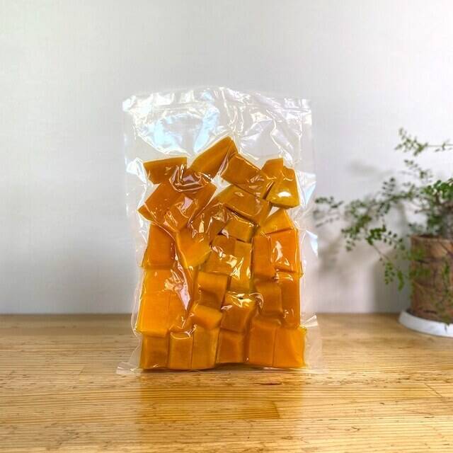 サラダカボチャ】万次郎 皮無生カット（冷凍パック）9kg（1kg×9パック