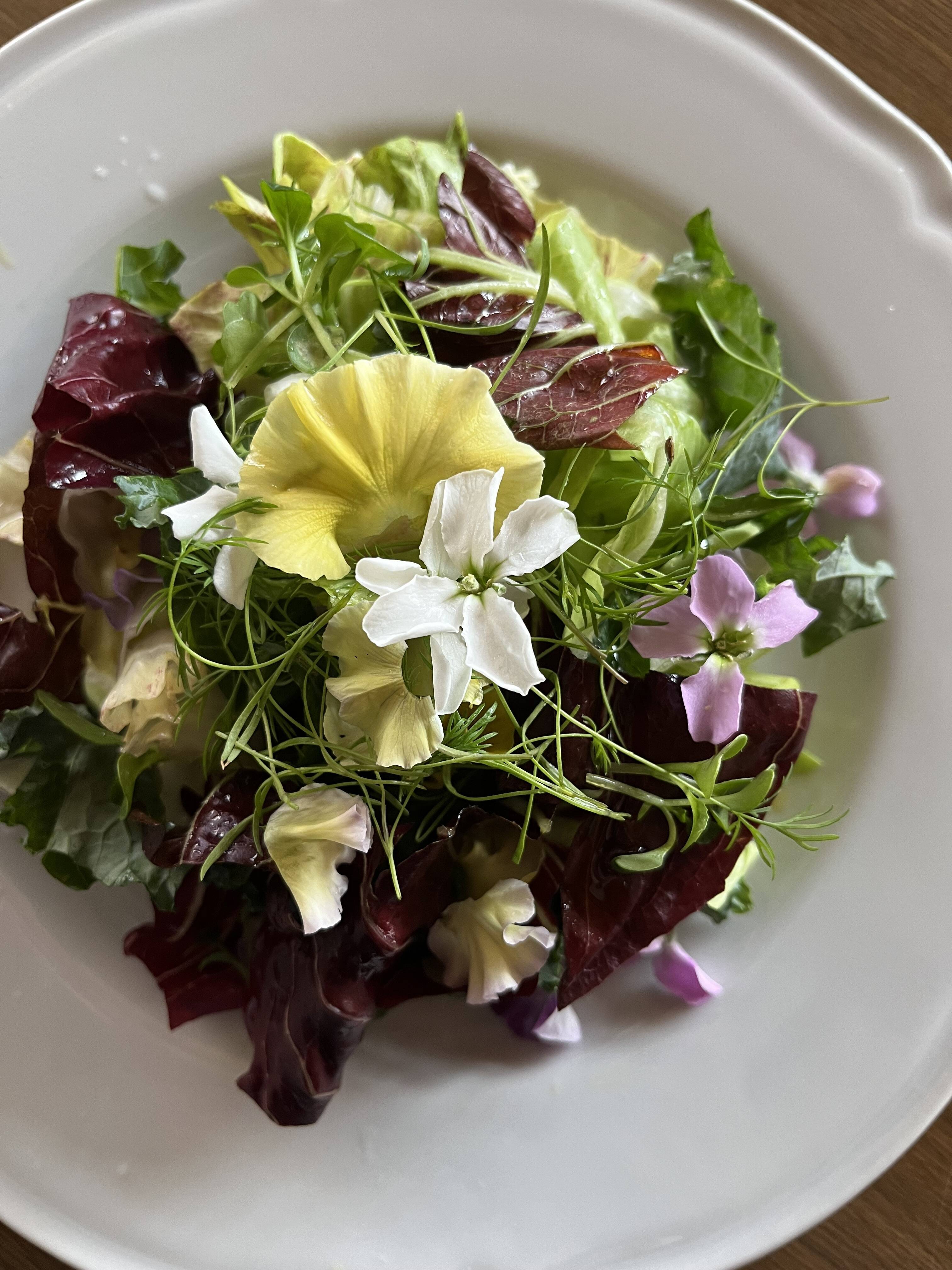 華やかなサラダ野菜とエディブルフラワーセット：埼玉県産の野菜セット