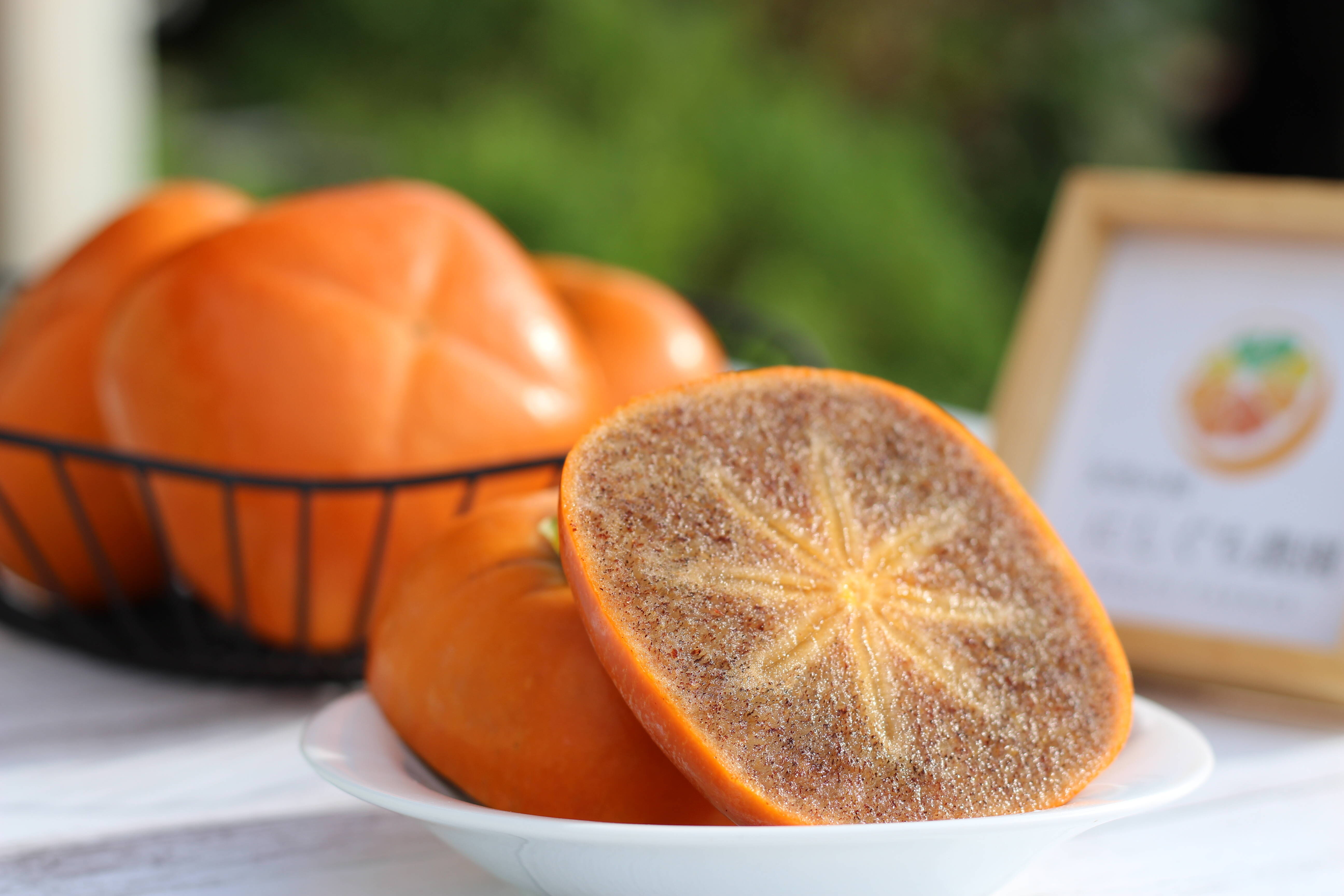 黒ゴマ果肉の紀の川柿【小箱・秀品】和歌山、天空の村：和歌山県産の
