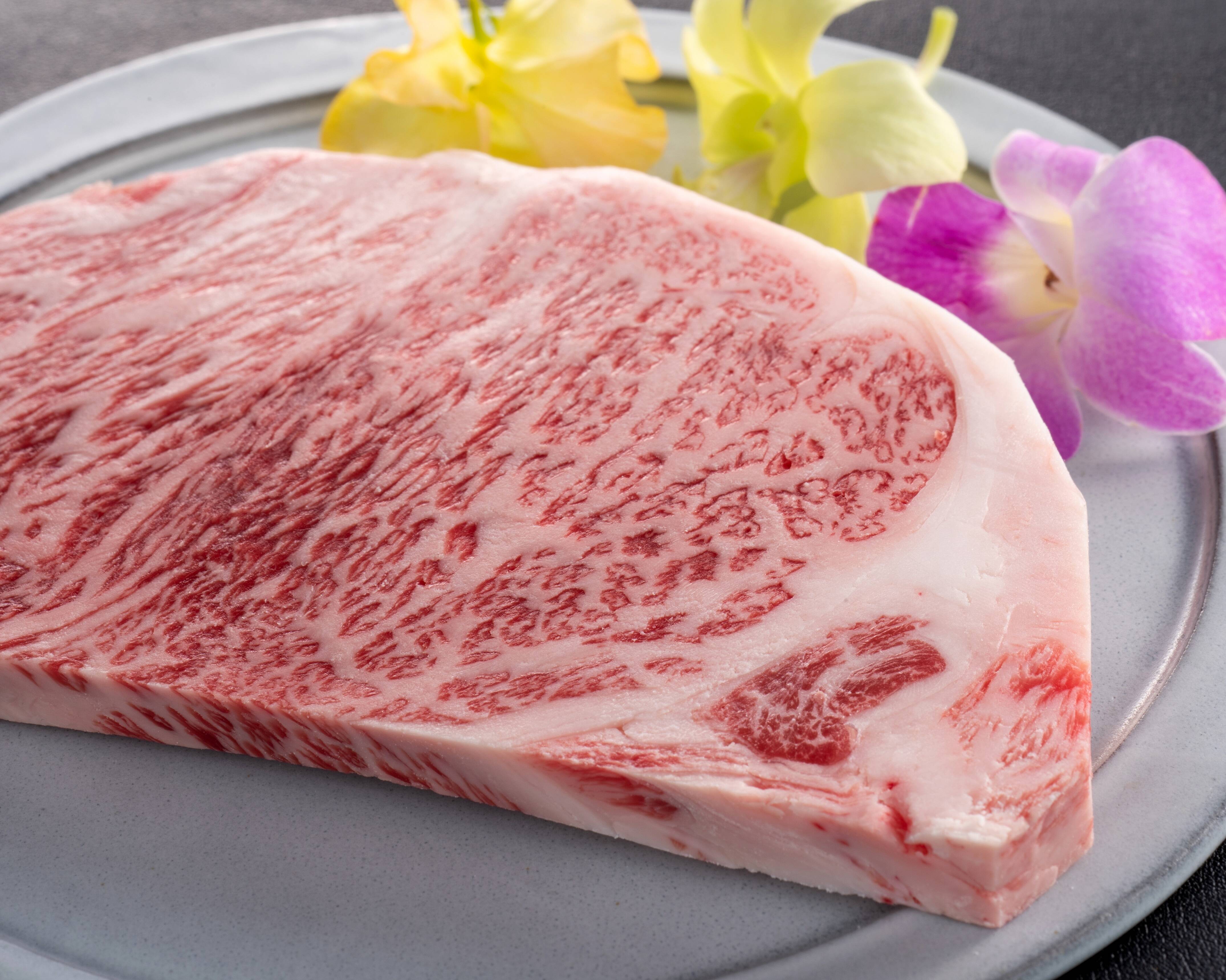 【冬ギフト】【肉の芸術】松阪牛サーロインステーキ200ｇ×2枚：三重県産の松阪牛｜食べチョク｜産地直送(産直)お取り寄せ通販 -  農家・漁師から旬の食材を直送