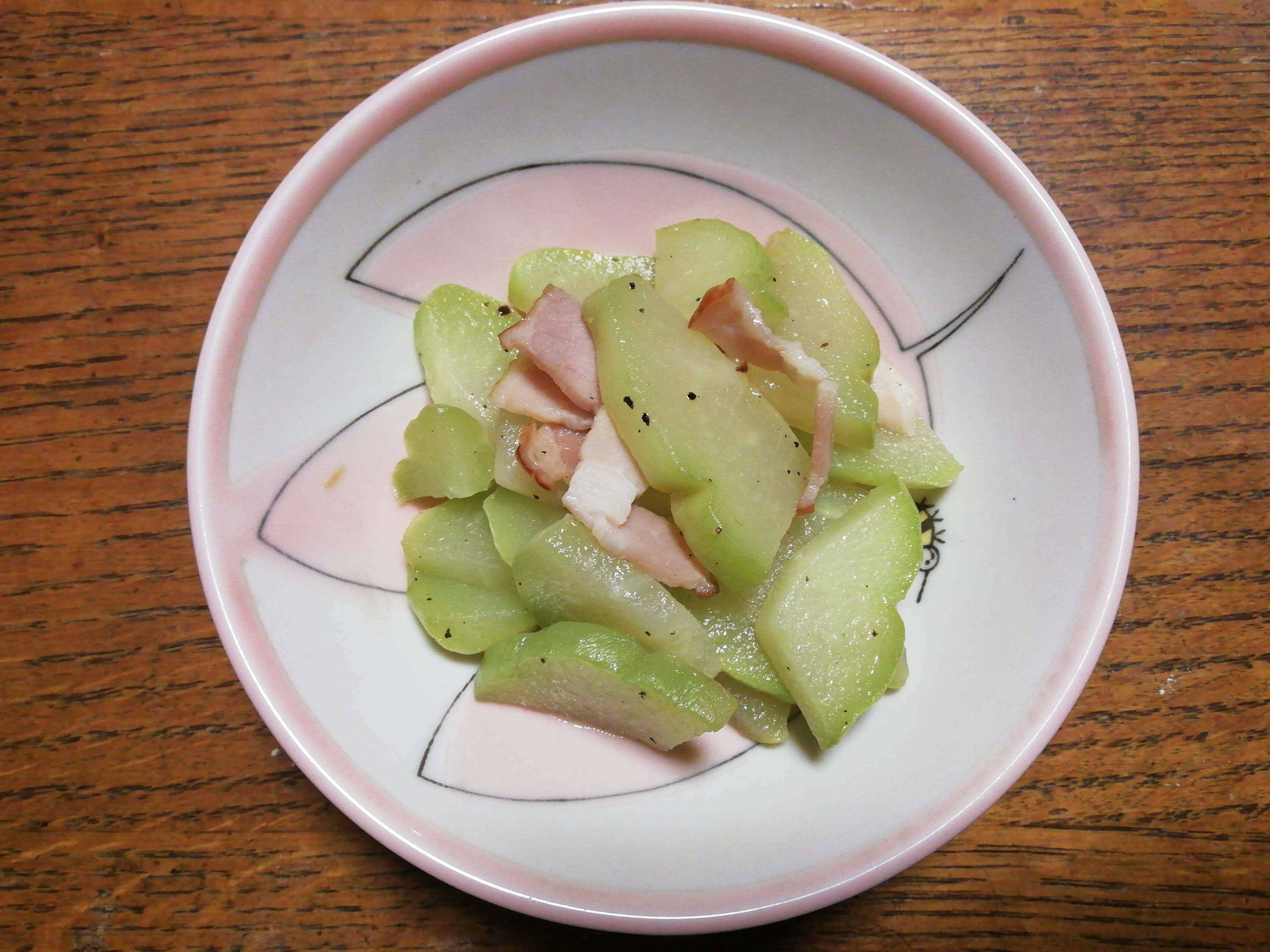 ハヤトウリとベーコンの炒め物を作ってみました｜食べチョク｜産地直送(産直)お取り寄せ通販 - 農家・漁師から旬の食材を直送