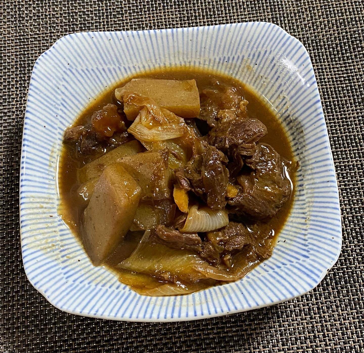 新玉ねぎと牛すじ煮込み