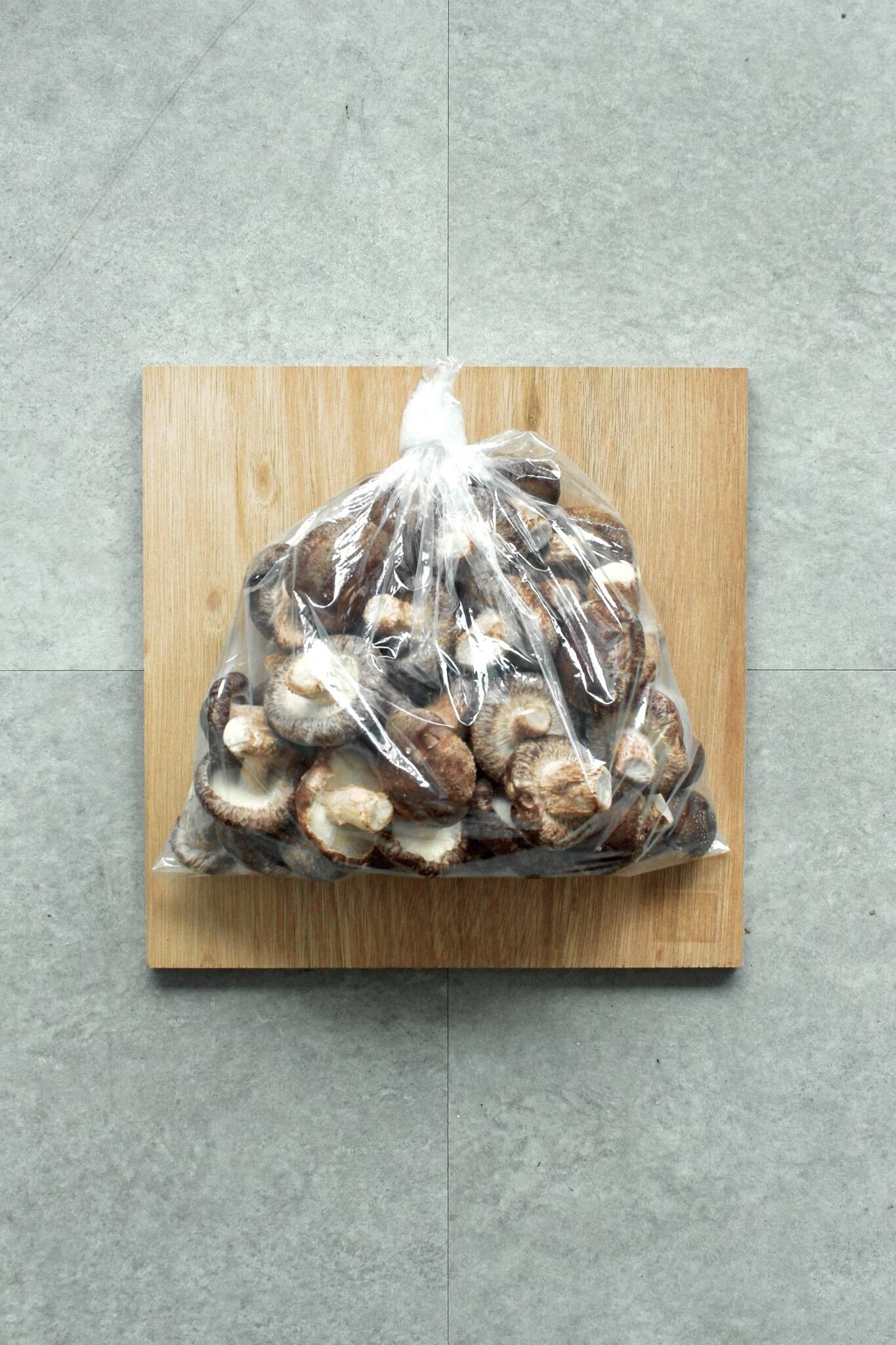 お得用！】大田区で収穫！東京福しいたけ サイズミックス(1kg・袋詰め