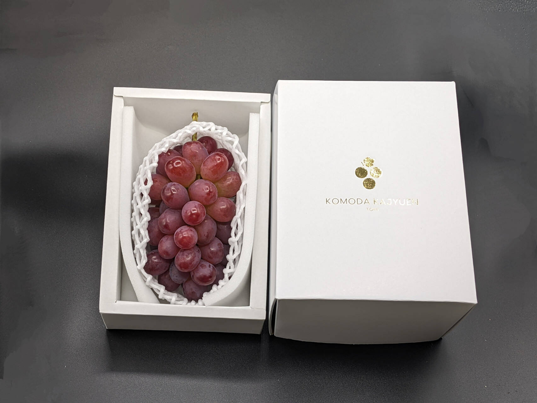 果実の女王、ルビーの輝き【プレミアムギフト】クイーンルージュ®600g