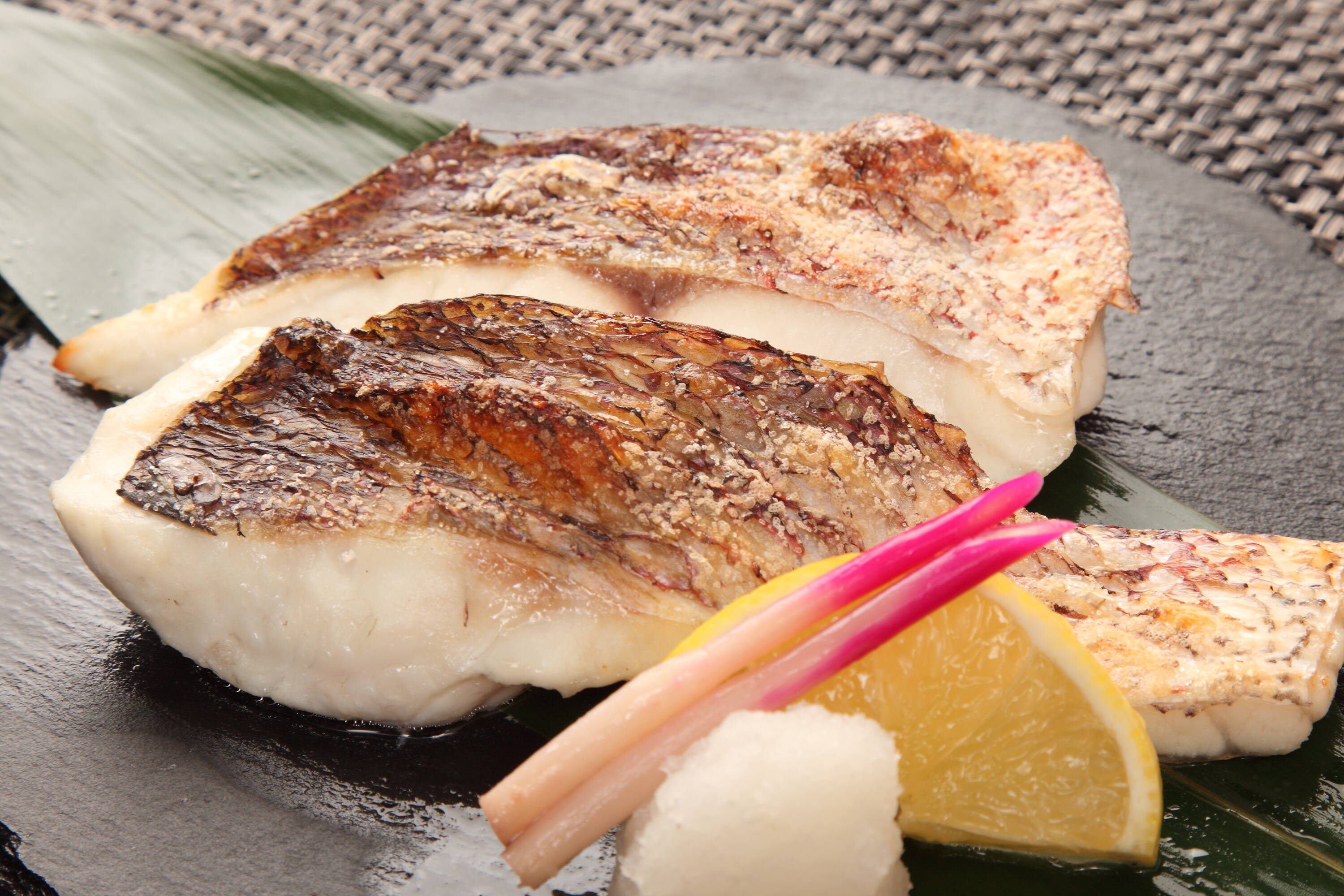 冬ギフト】熨斗対応可 沼津産マダイ切り身の干物4袋&煮付け4袋：静岡県