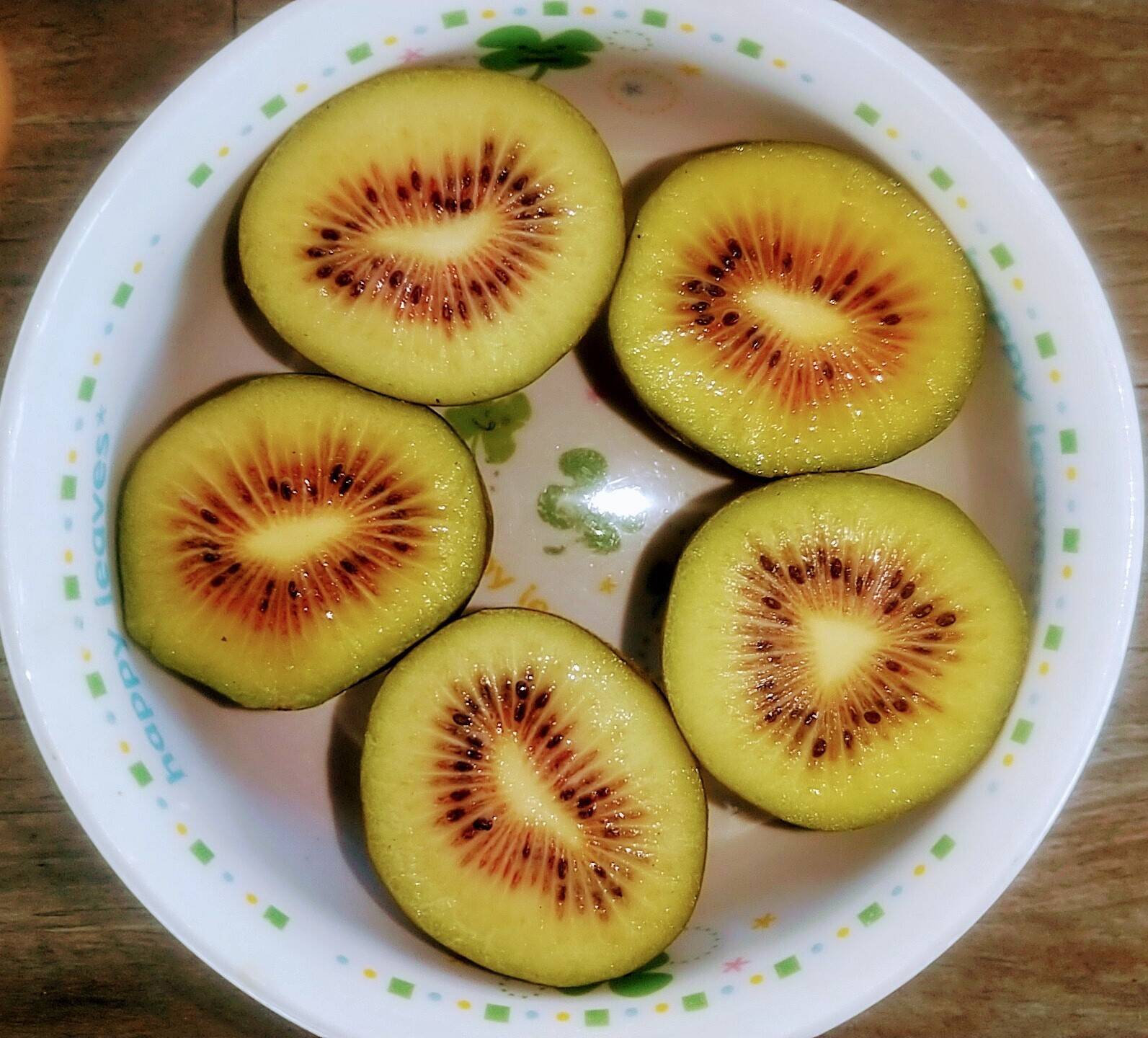 ☆キウイ： レインボーレッド (1.5kg) ☆ 激甘！ 農薬無使用栽培：栃木