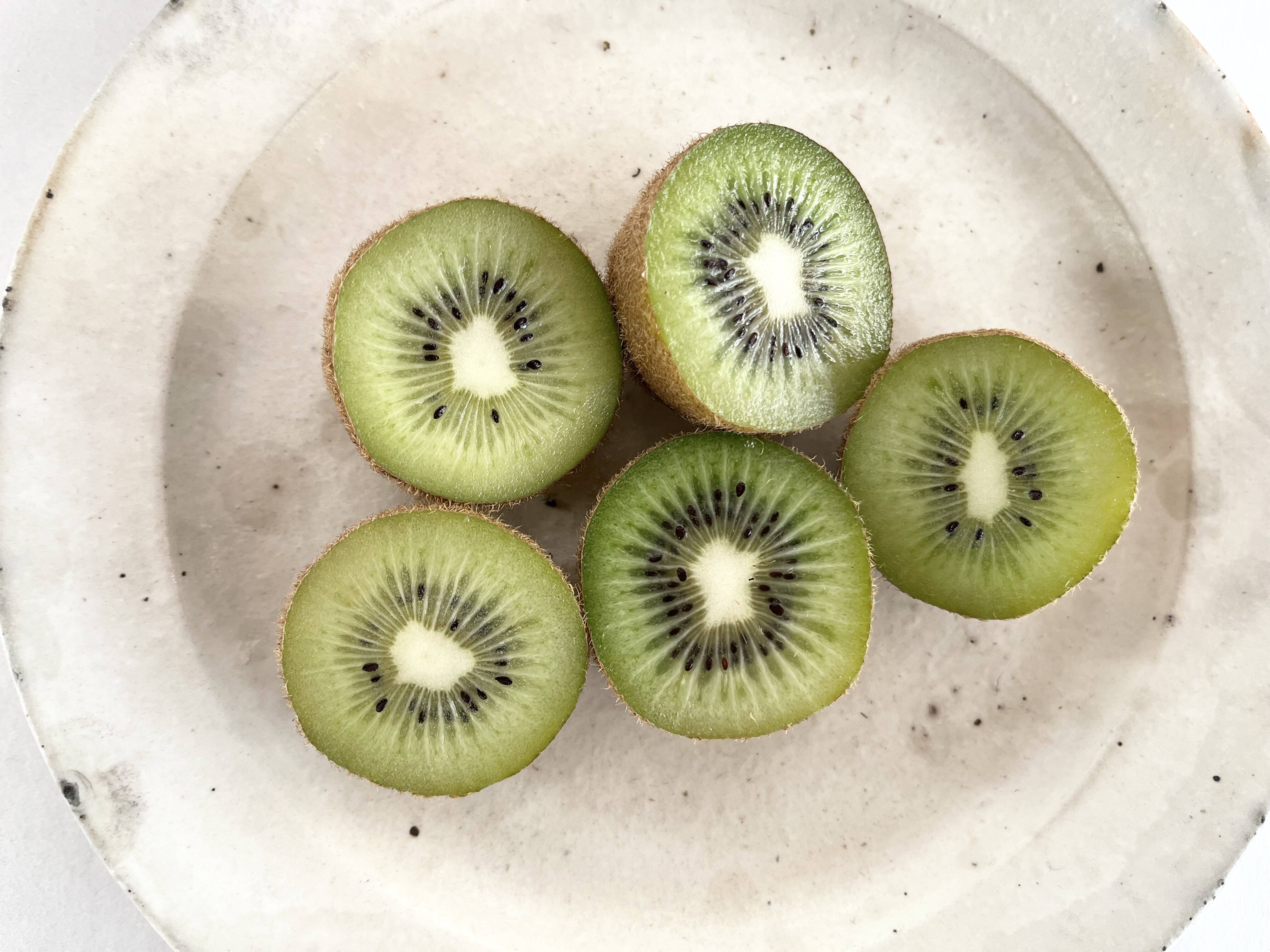 まじりっけなし！自然栽培 農薬不使用｢ミニサイズ キウイフルーツ｣1kg：神奈川県産のヘイワード｜食べチョク｜産地直送(産直)お取り寄せ通販 ...