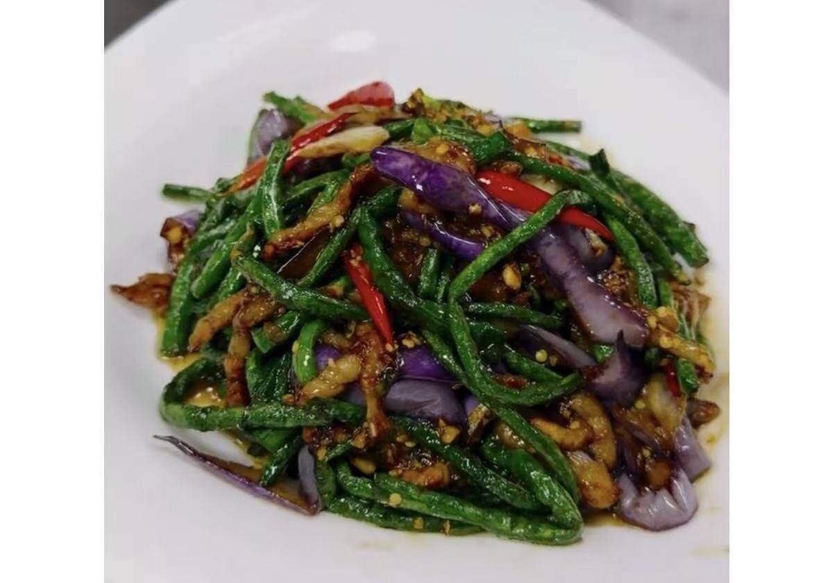 🍆②極薄皮だから油を吸いすぎない！『ロングインゲンと（杭茄）長なすの豚肉炒め』