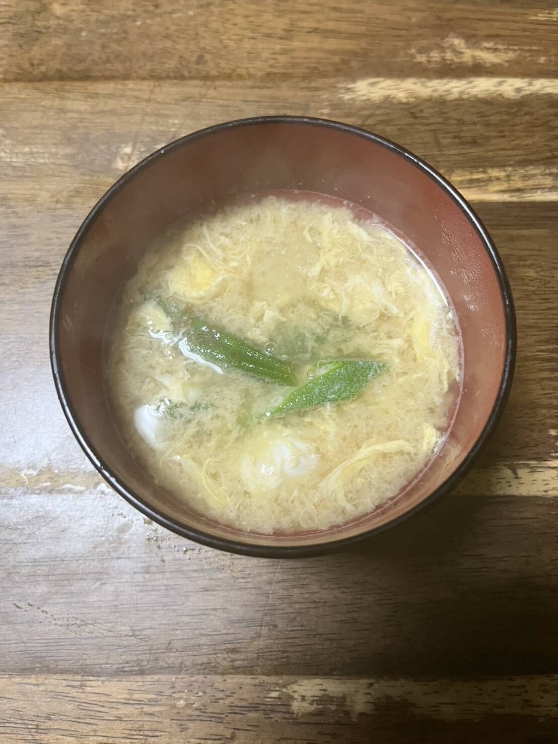 オクラと玉ねぎのかきたま味噌汁