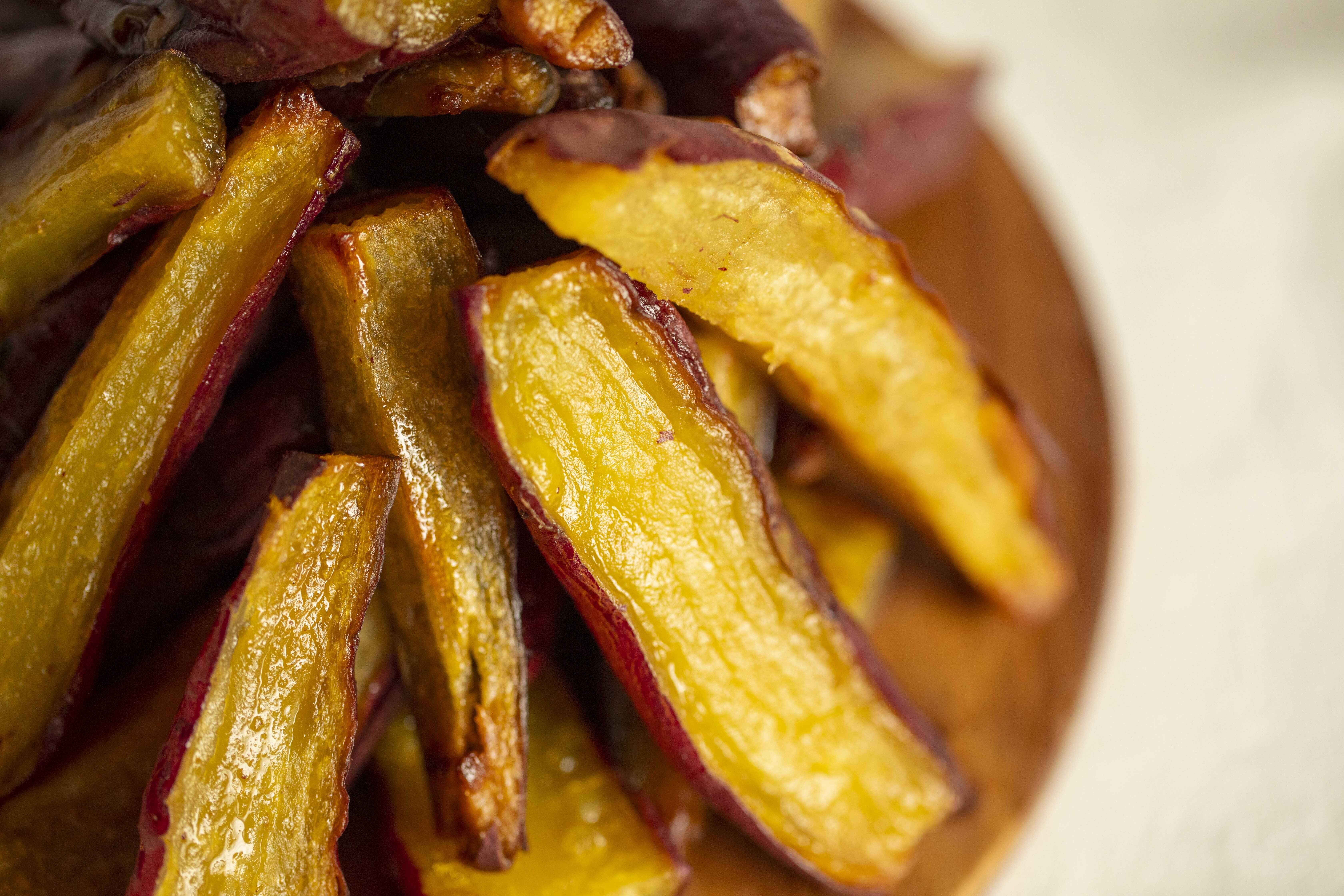 冬ギフト】濃厚な甘さ。もっちり食感！ 熟成やきいもの皮付き「生