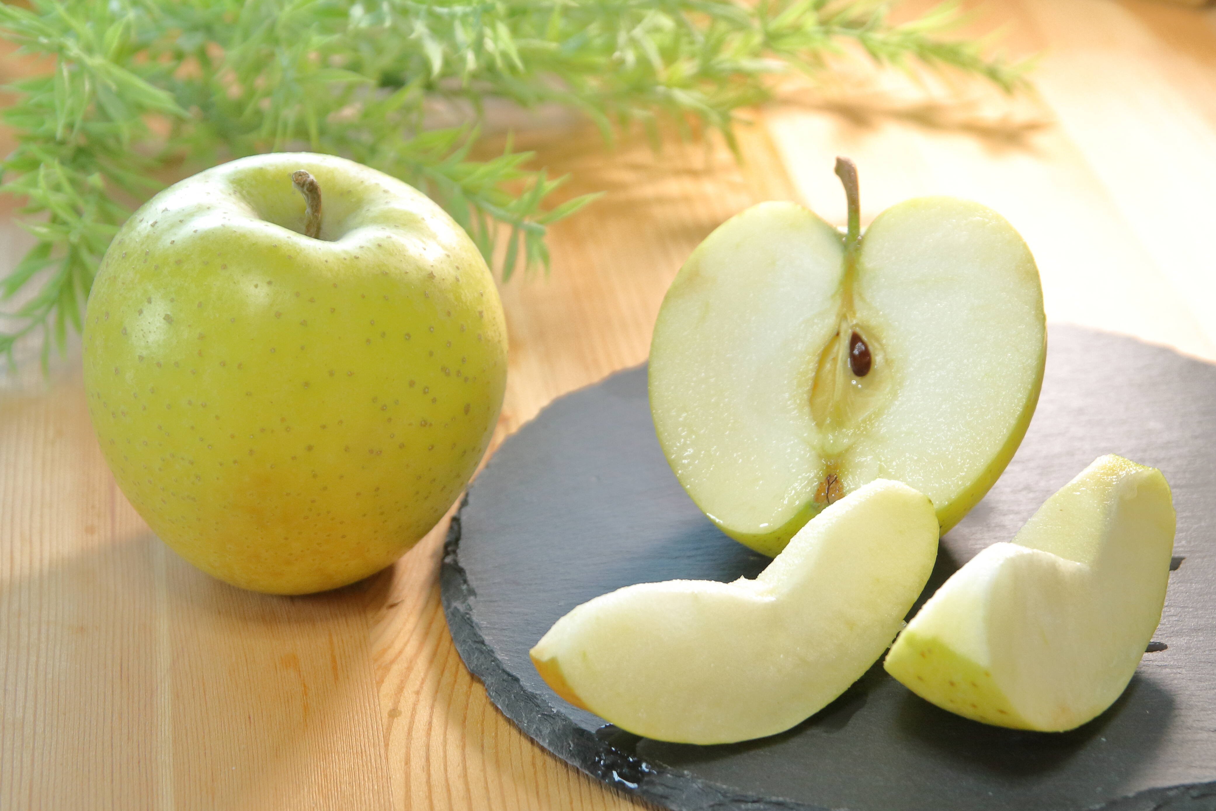 数量限定大特価!!】約3キロ 青森県産りんご「樹上完熟葉とらず王林