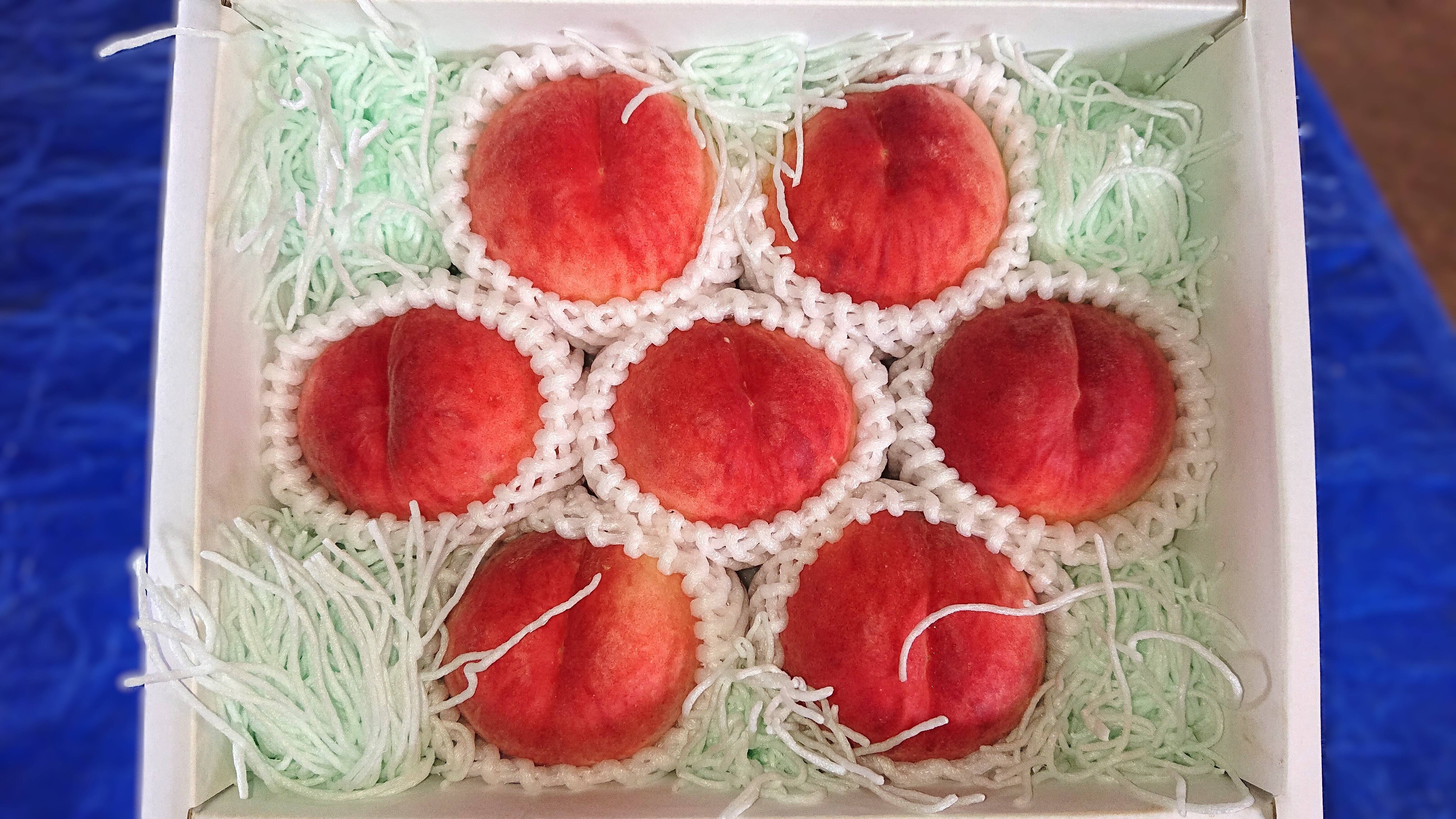 さおり様　山梨県産　魅惑の夢桃香　EM酵母栽培　生産者直送！　3kg箱 🍑セレブ御用達ブランド完熟桃🍑オリジナルハイセンスデザイン箱