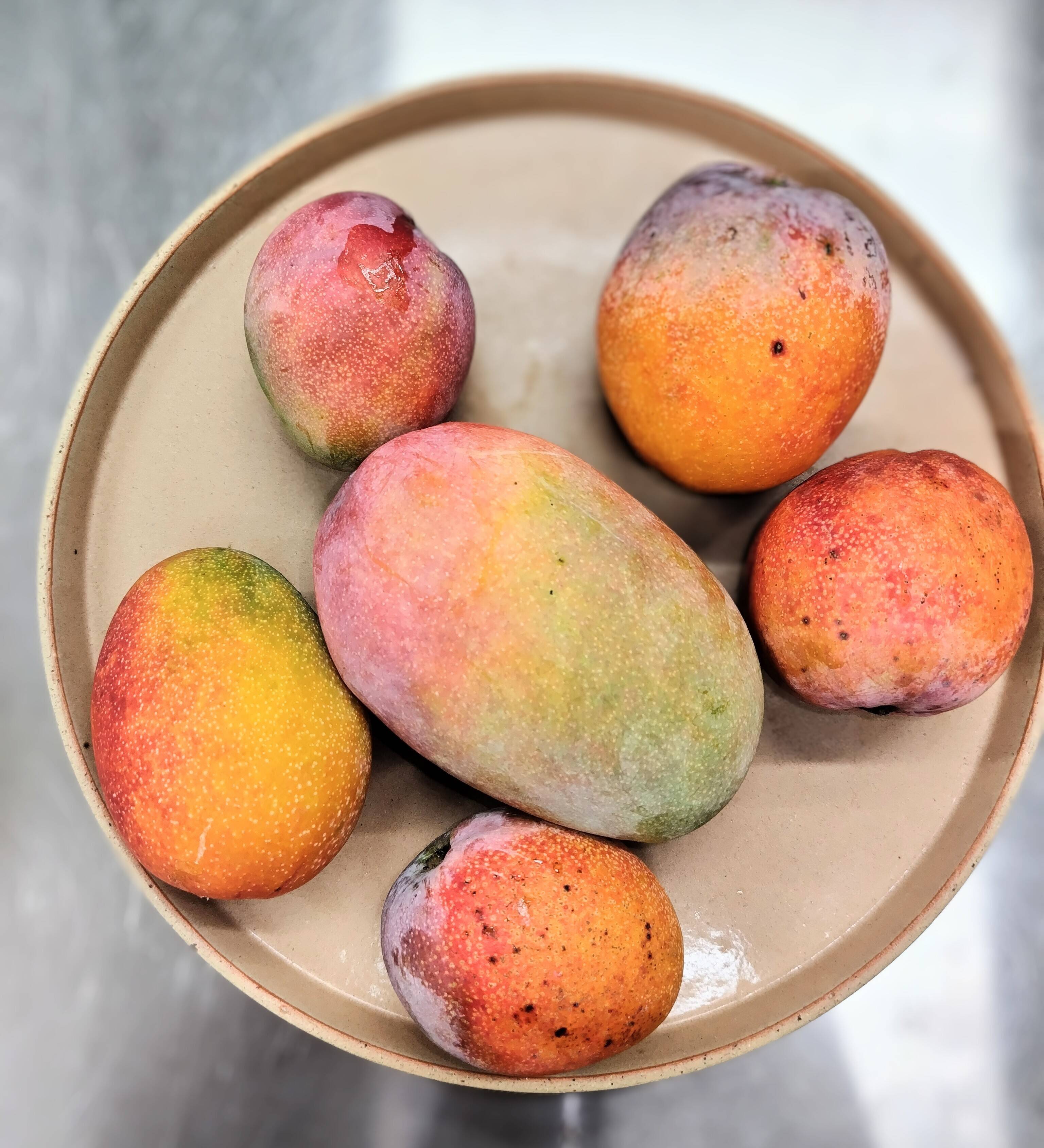 お徳用！南国鹿児島の【完熟マンゴー3～8玉】（1kg）：鹿児島県産の