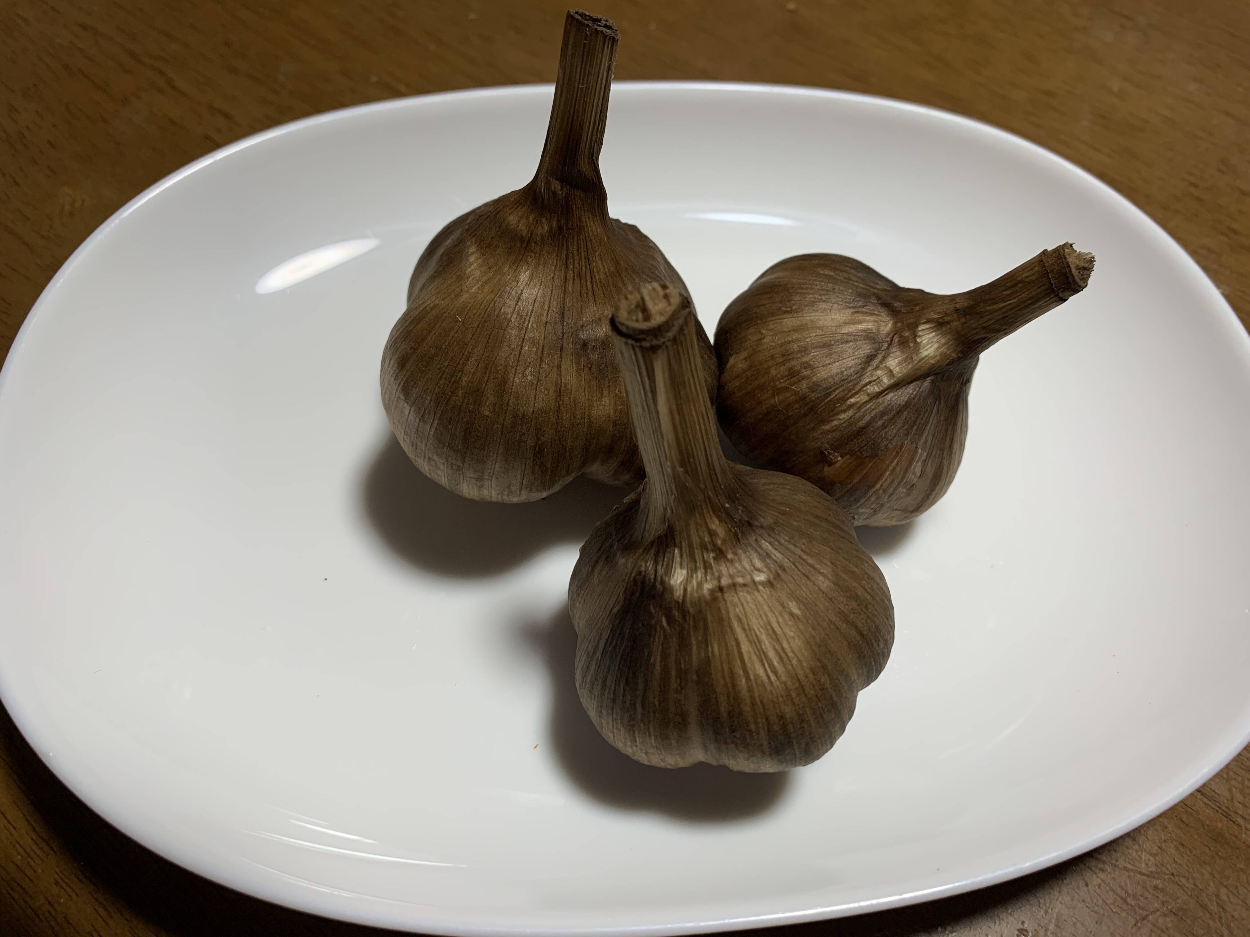 熟成黒にんにく ホワイト六片 3個入り：長野県産のにんにく｜食べ