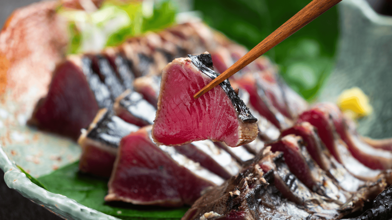 日戻りケンケン漁】静岡県遠州灘産カツオ極藁燻し1節【外は燻製、中は