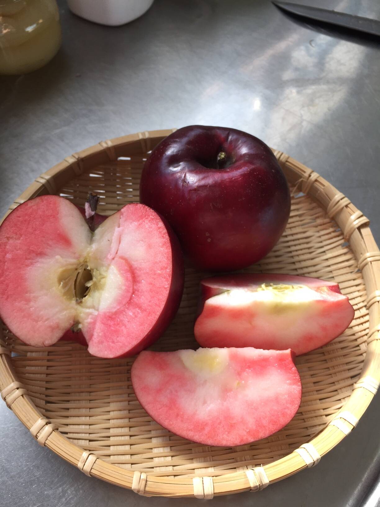 酸っぱい！赤肉りんご「紅の夢」（B2㎏）：岩手県産の紅の夢｜食べ