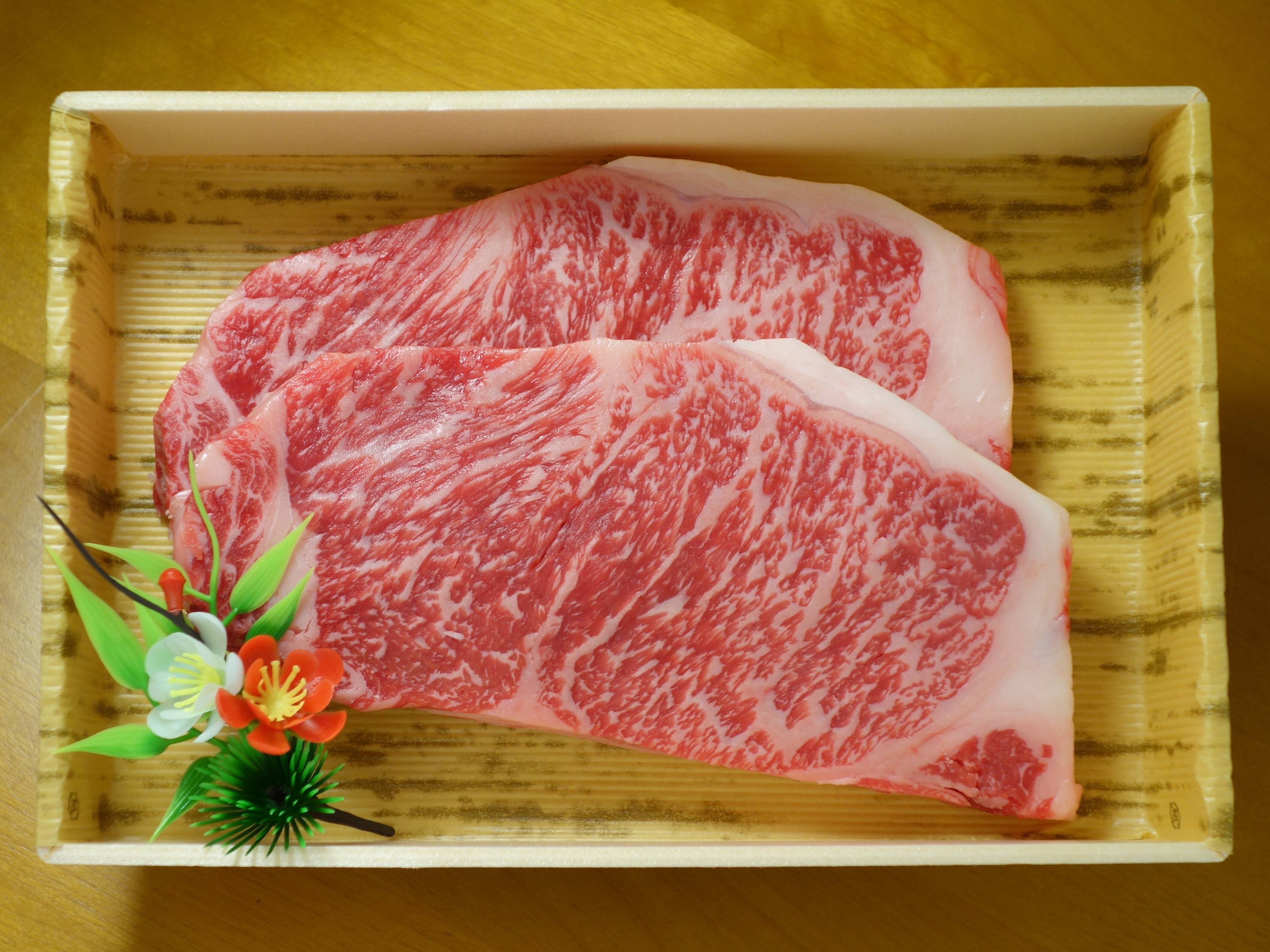 あか牛甲誠牛ステーキ食べ比べ（サーロイン180g×2・モモ150g×2）：熊本県産の牛肉｜食べチョク｜産地直送(産直)お取り寄せ通販 -  農家・漁師から旬の食材を直送