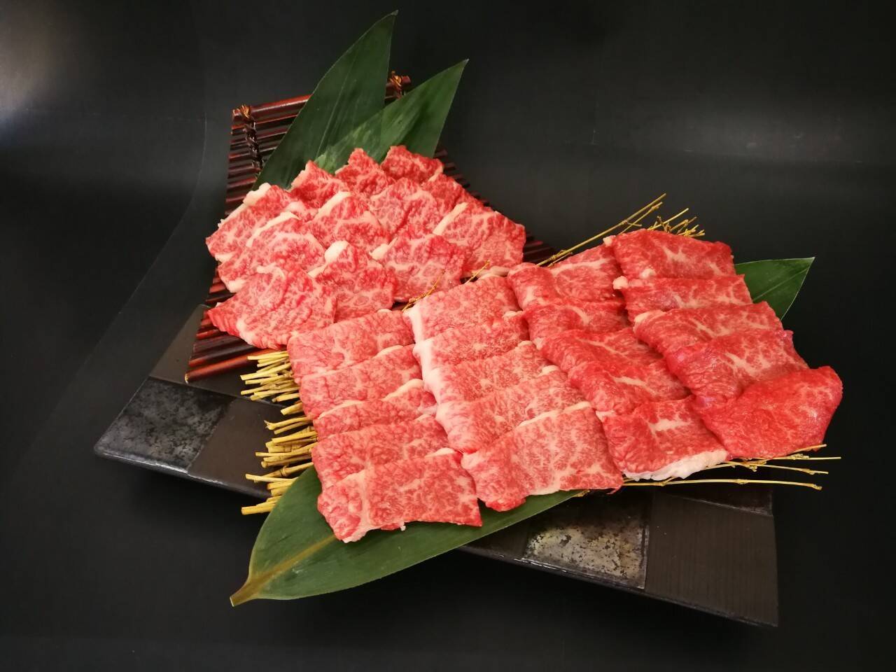 冬ギフト】家族で焼肉♪【焼肉ファミリーセット】さつま福永牛黒毛和牛【カルビ・赤身・ホルモン】（4～5人前）「熨斗対応可」：鹿児島県産の肉｜食べチョク｜産地直送(産直)お取り寄せ通販  - 農家・漁師から旬の食材を直送