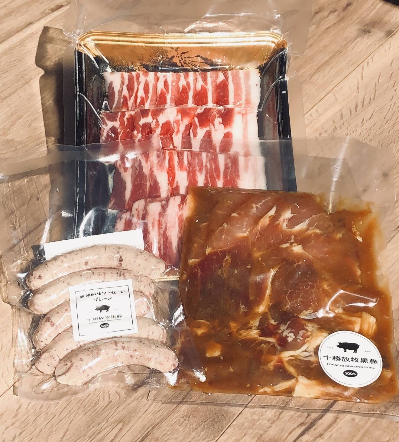 冬ギフト】【味に自信あり：圧巻の豚肉】十勝放牧黒豚旨味たっぷり焼肉