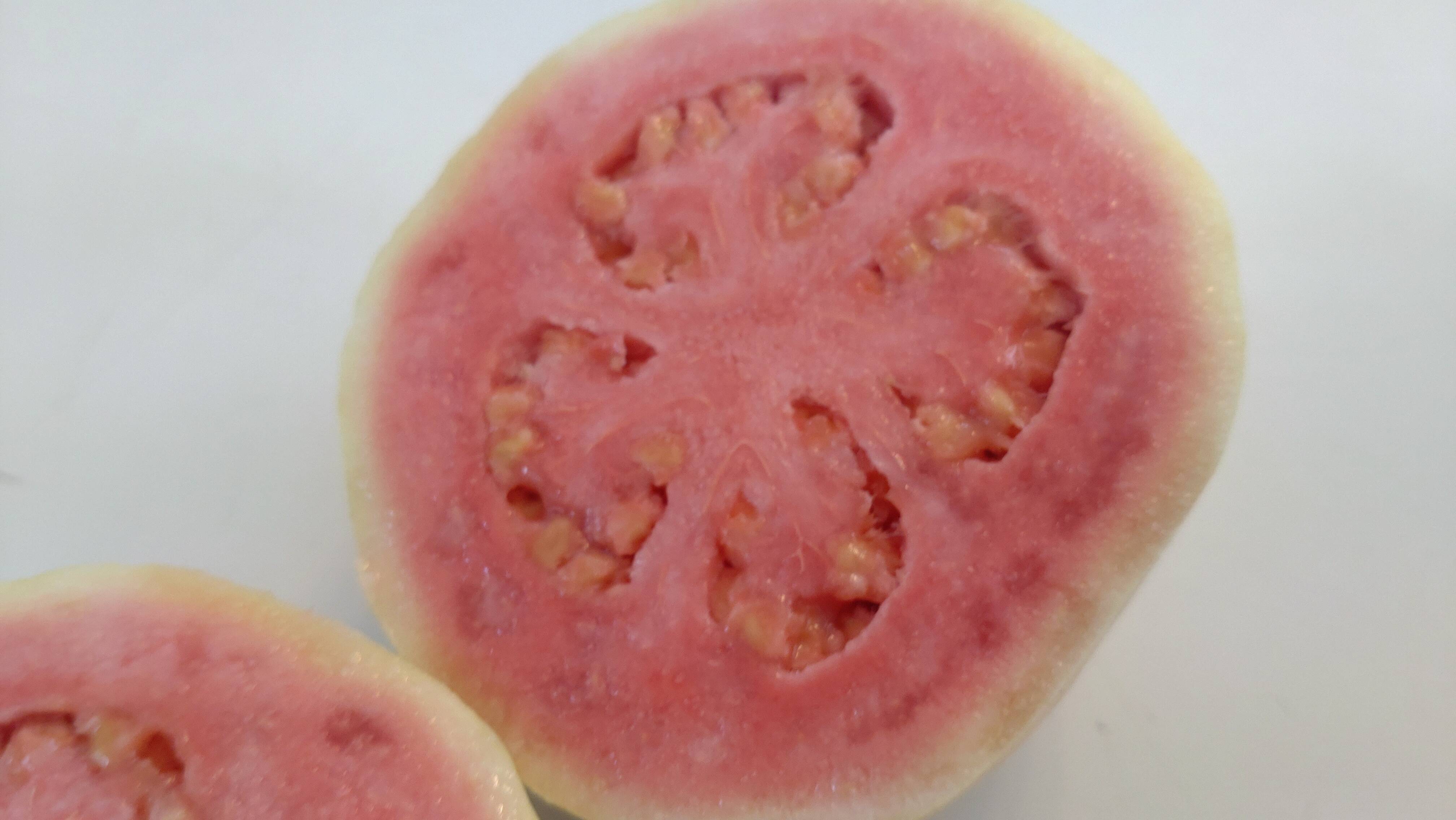グァバ（ピンク） 1.5㎏：沖縄県産の品種おまかせ｜食べチョク｜産地