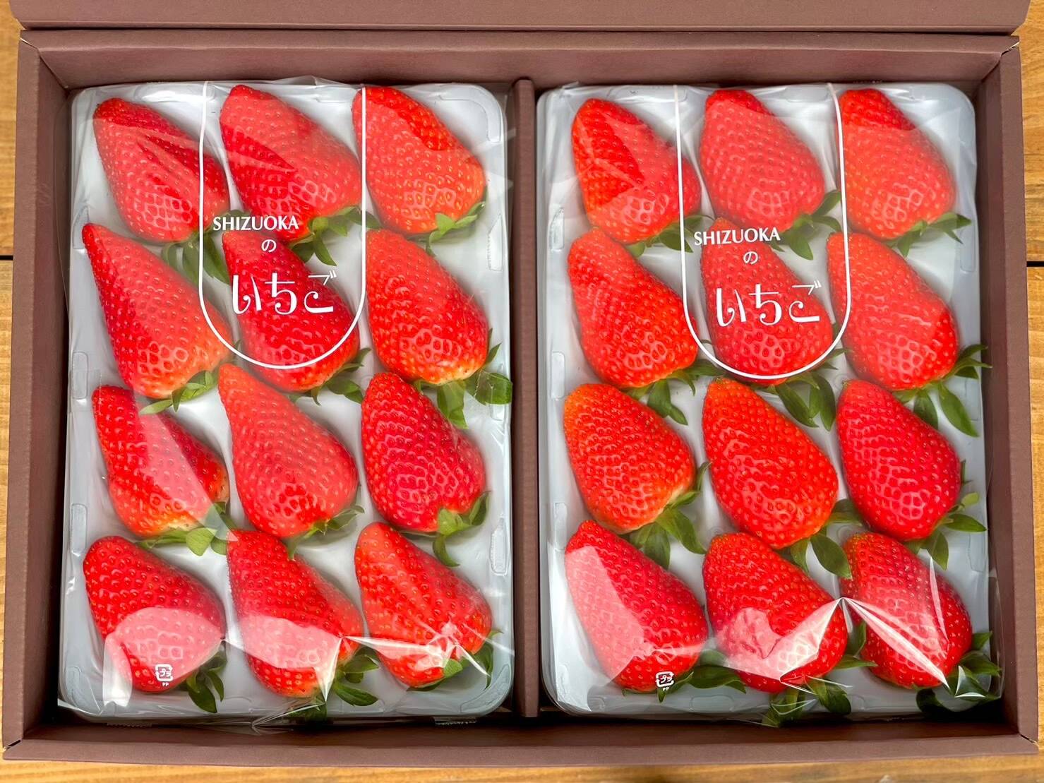 最高の贅沢をあなたに…森木農園が育てる『きらぴか』2トレイ 合計900g