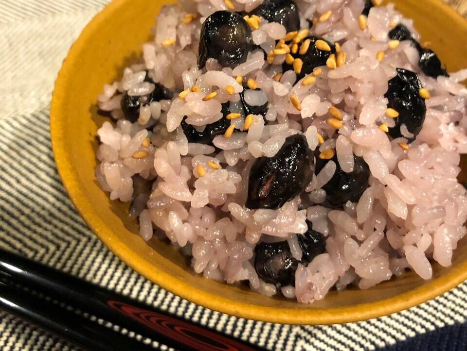 本場「丹波黒」でつくる、おいしくて贅沢な”黒大豆ごはん”
