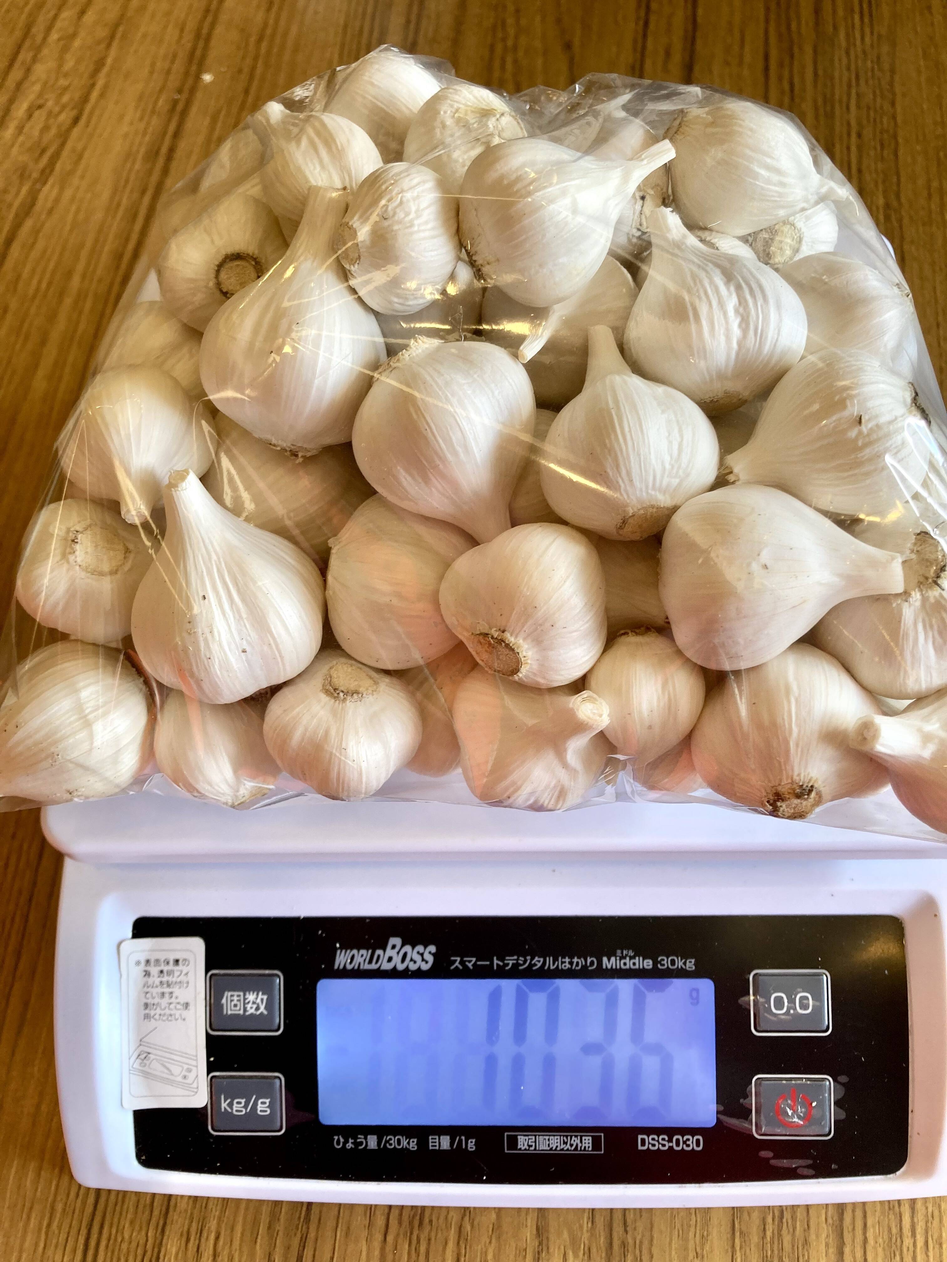 にんにくホワイト六片【農薬、肥料不使用！！味も香りも濃くてねっとり