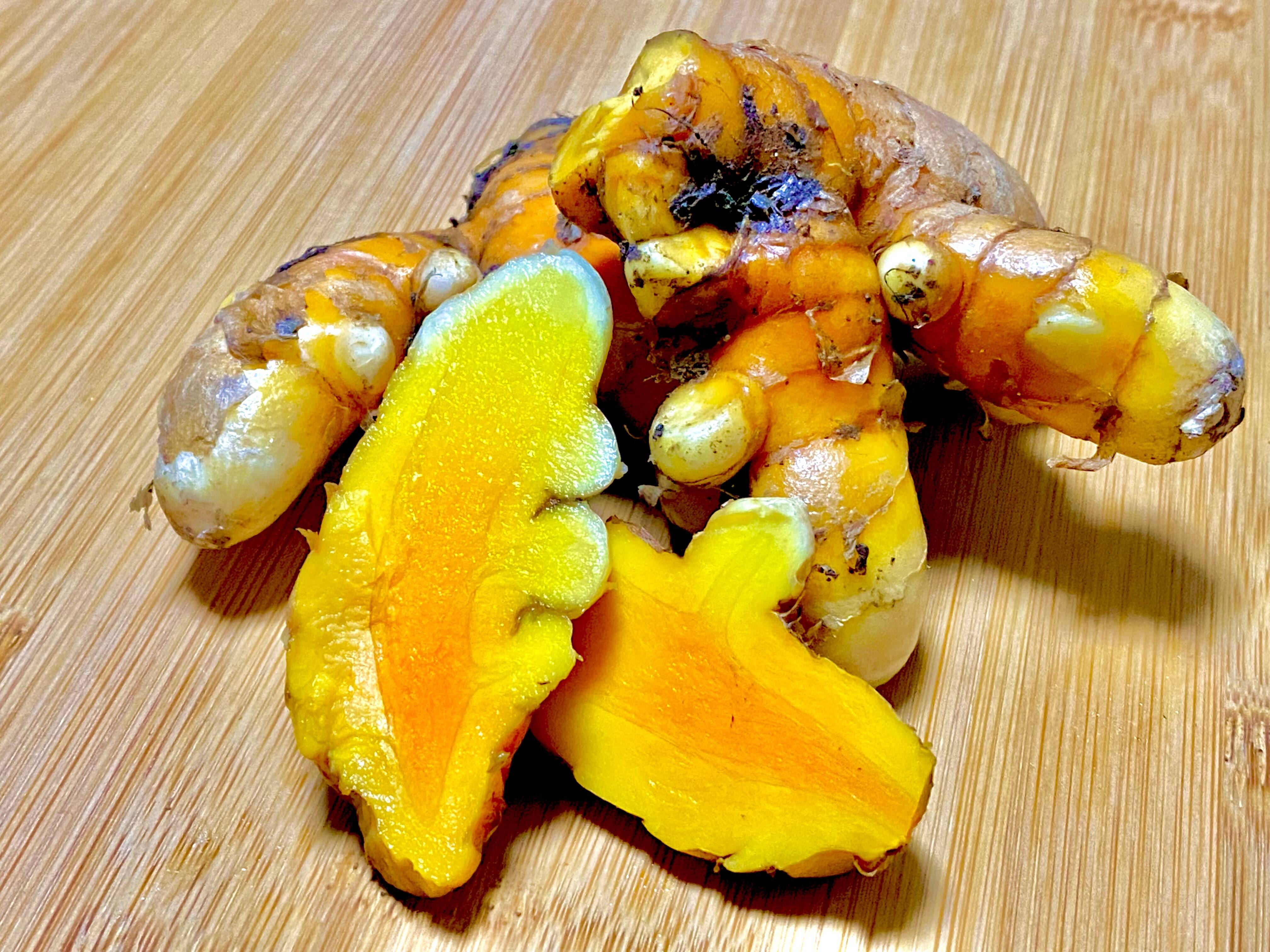 2kg】黄金色の旬の味でいつもの料理にスパイスを‼️新生秋ウコン