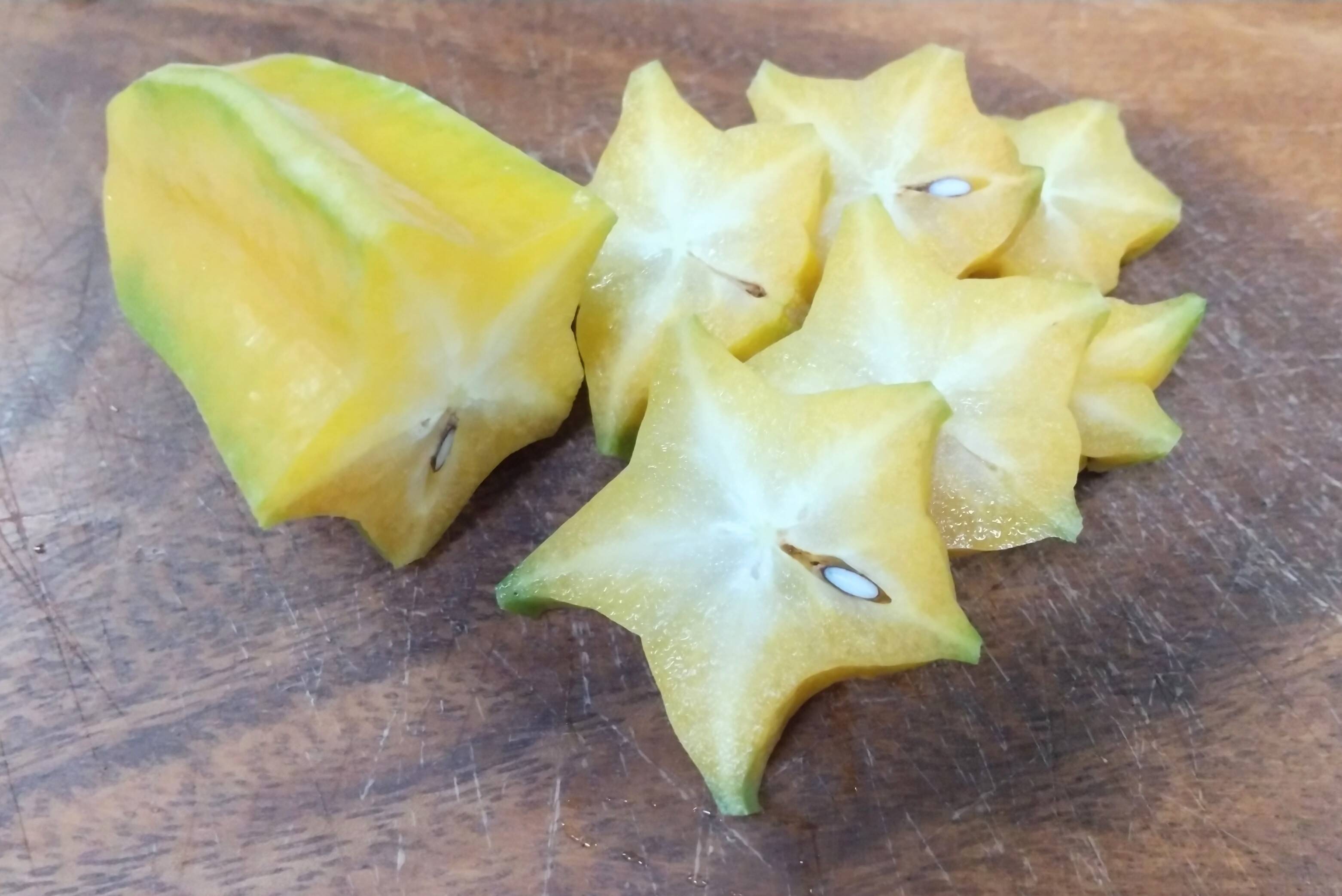 【沖縄県産】スターフルーツ1kg（4〜9玉） 星の形 無添加 フルーツ ギフト