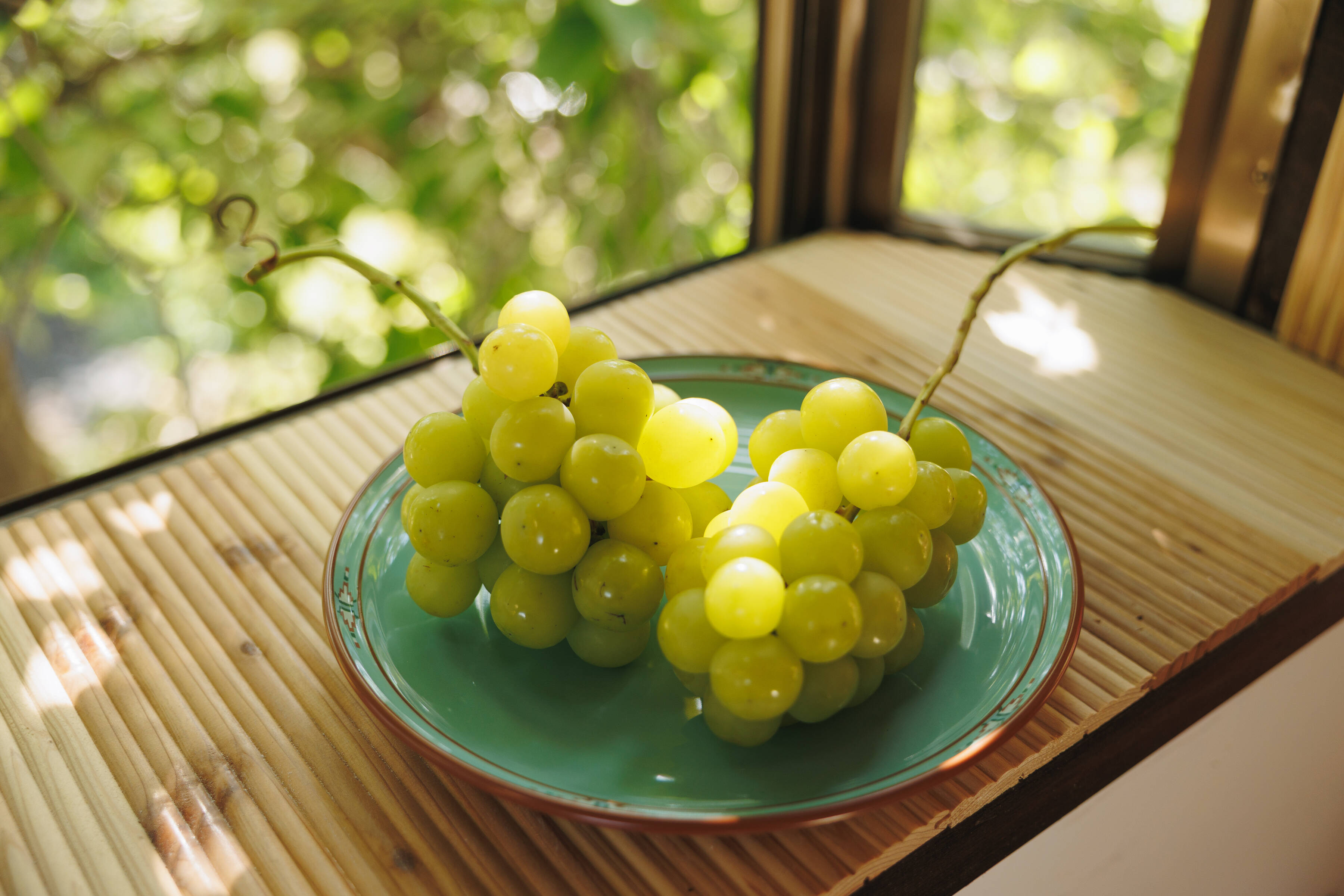 シャインマスカットの、家庭用房5キロ入りになります。房数はお任せになります。 樹上完熟の🍇農家直送シャインマスカット《家庭用1.8kg／4〜7房入り