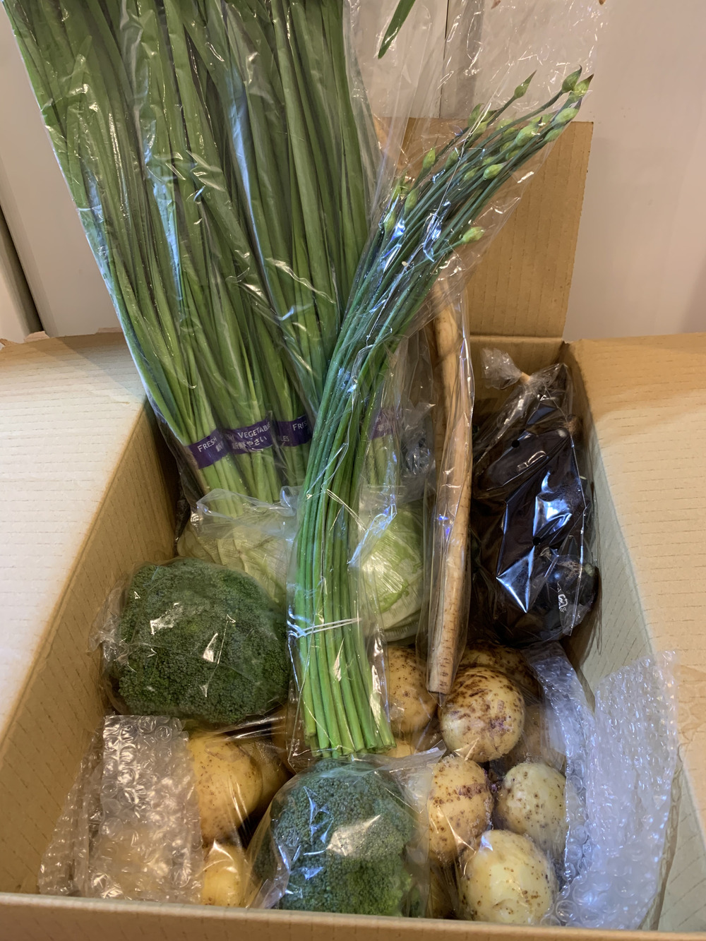 Miikookさんがfarm Abe 韮屋あべ さんの何が届くかな Farmabe韮屋さんの季節のワクワクおまかせ夏野菜セット ニラ 花ニラ は 必ず入ります が 届いたよ を投稿しました 食べチョク