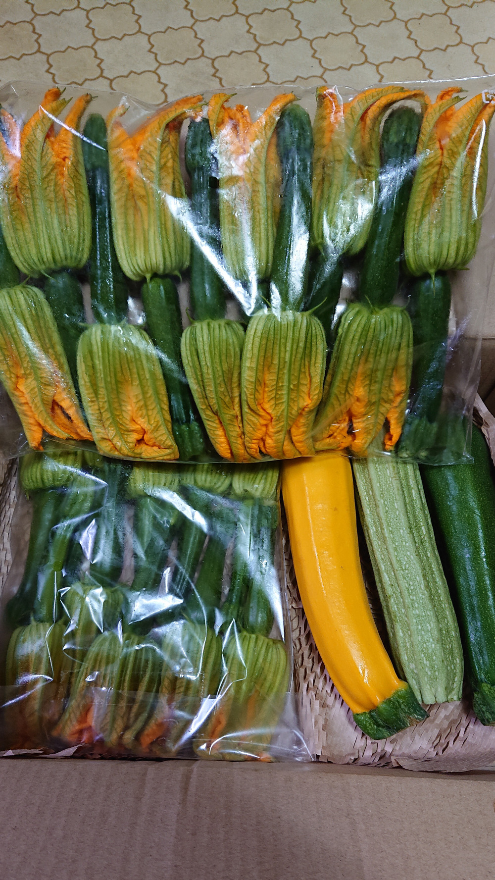 Karlyさんが井上農園 山梨県 さんの 数量限定 ズッキーニ満喫セット 花ズッキーニ 実 が 届いたよ を投稿しました 食べチョク