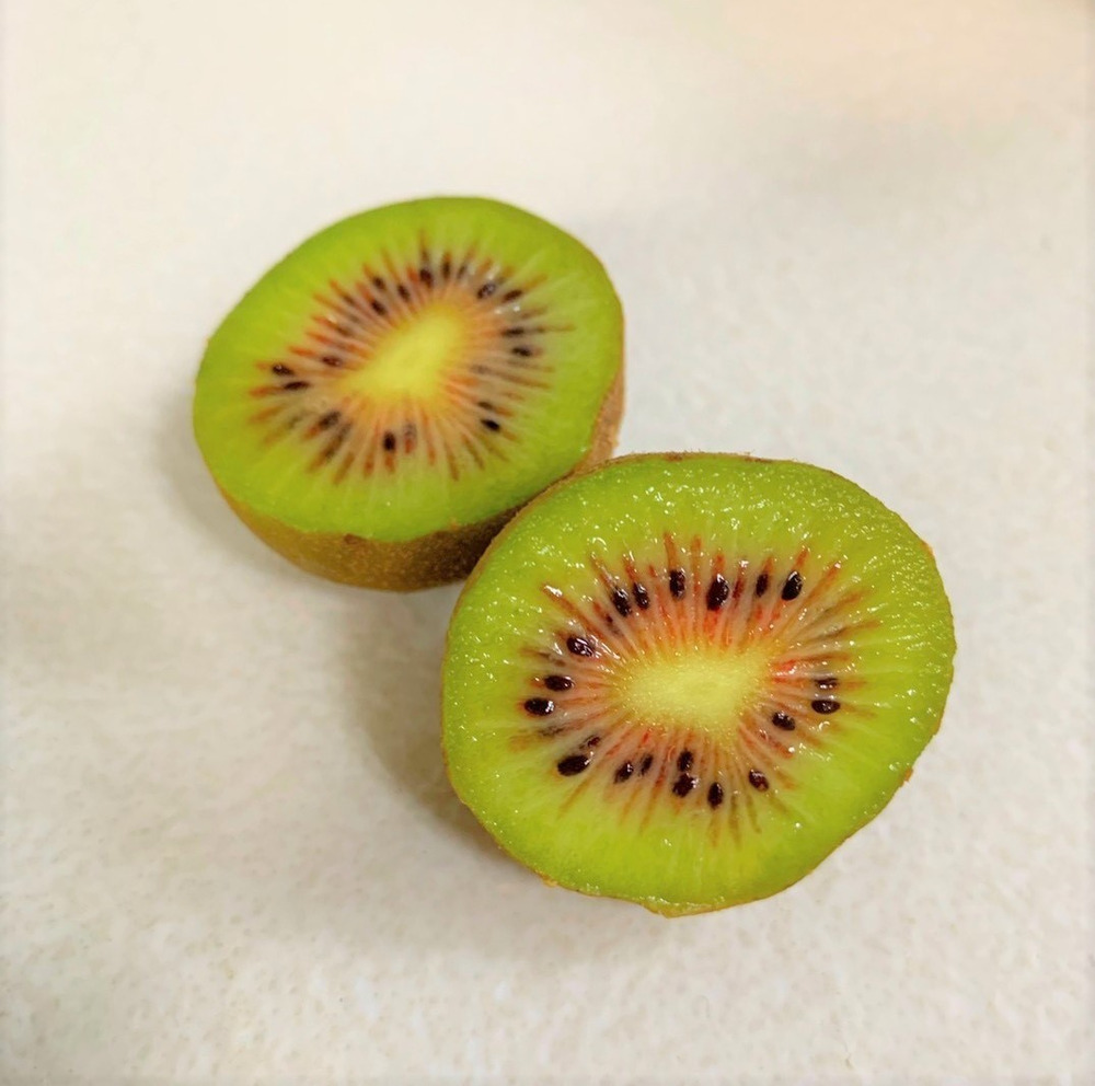 自然栽培 レッドキウイ １kg 静岡県産 食べチョク 農家 漁師の産直ネット通販 旬の食材を生産者直送