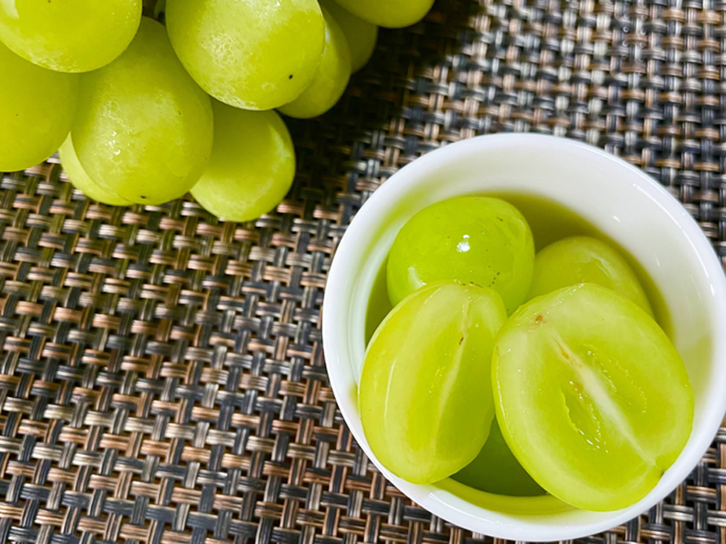 おいもちゃん出品クイーンニーナ 2kgとシャインマスカット2kg クイーンニーナとシャインマスカットの詰め合わせ🍇販売開始