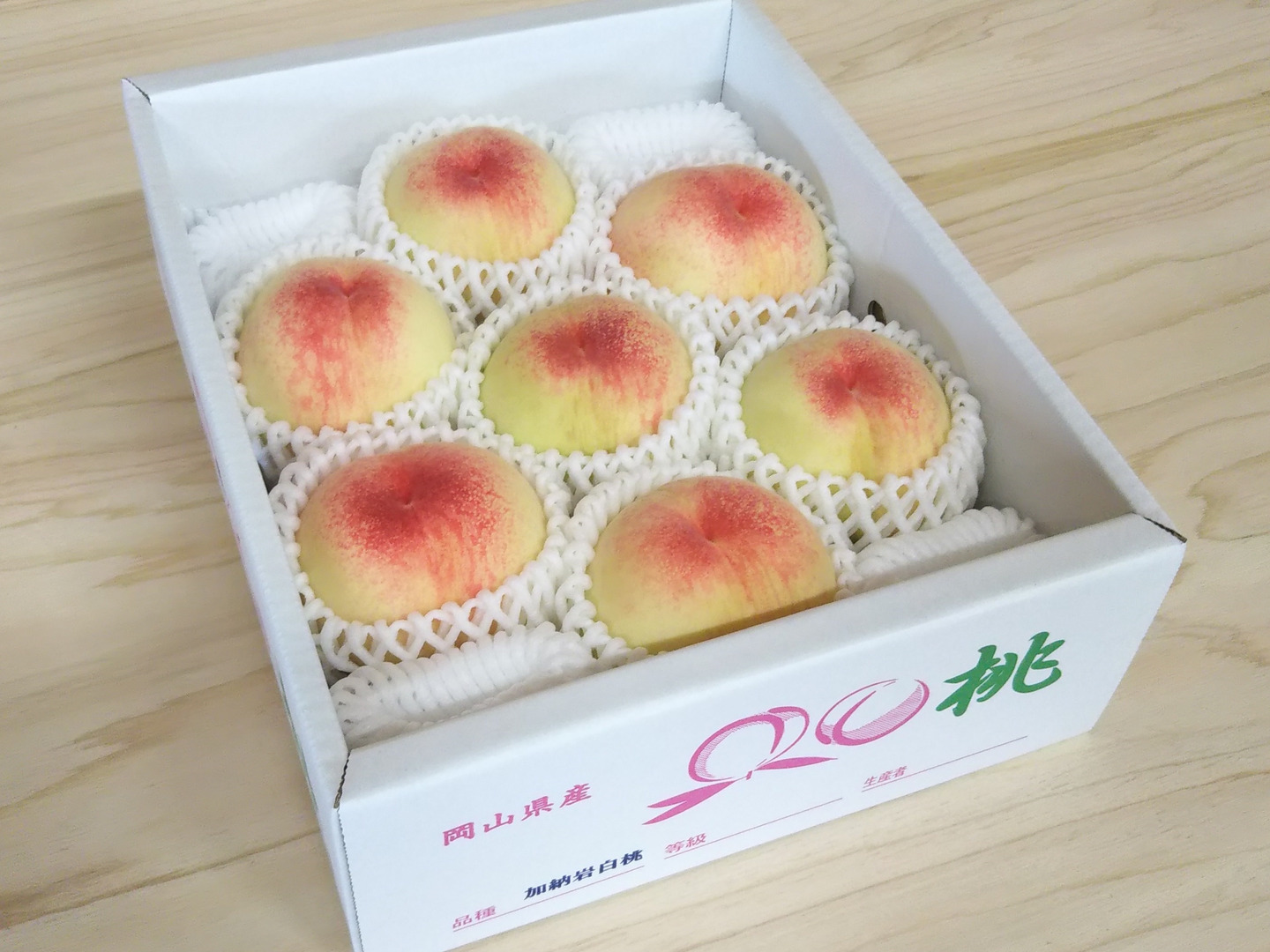 岡山県産　白桃　加納岩　進物用 井頭栄果園・岡山井頭白桃 約1.5kg(加納岩白桃)4～6玉入り