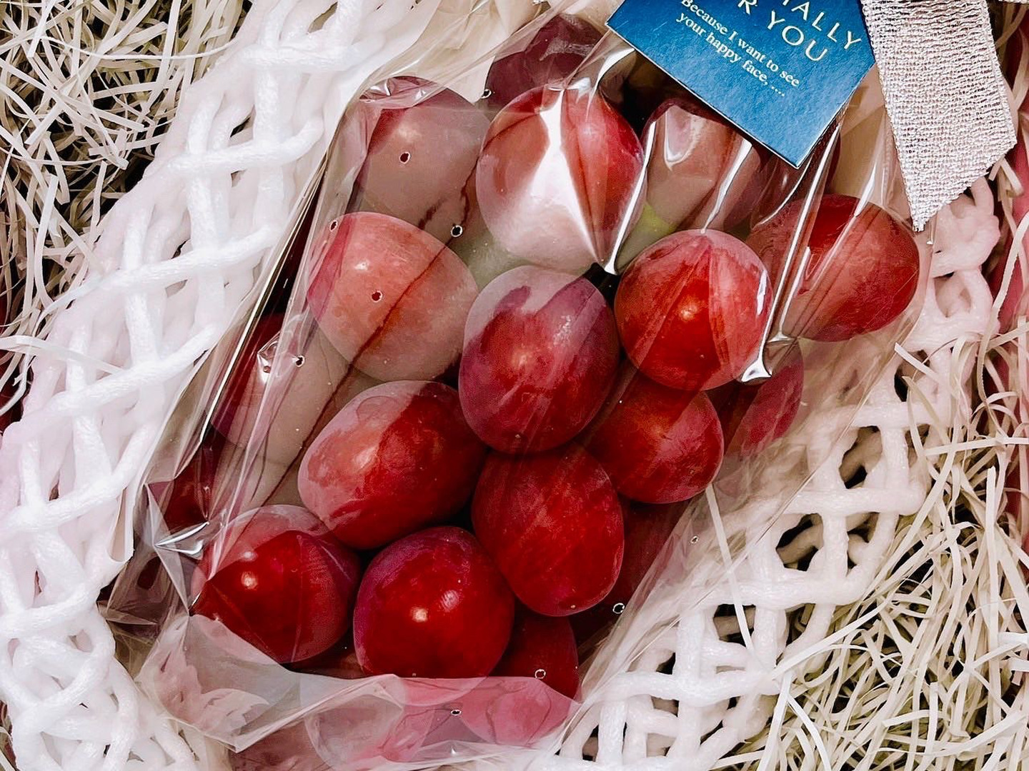 初物　希少!!　旬のクイーンルージュ　粒1kg　（ハウス栽培） 楽天市場】7/中旬頃から8/下旬頃まで ハウス栽培 クイーン