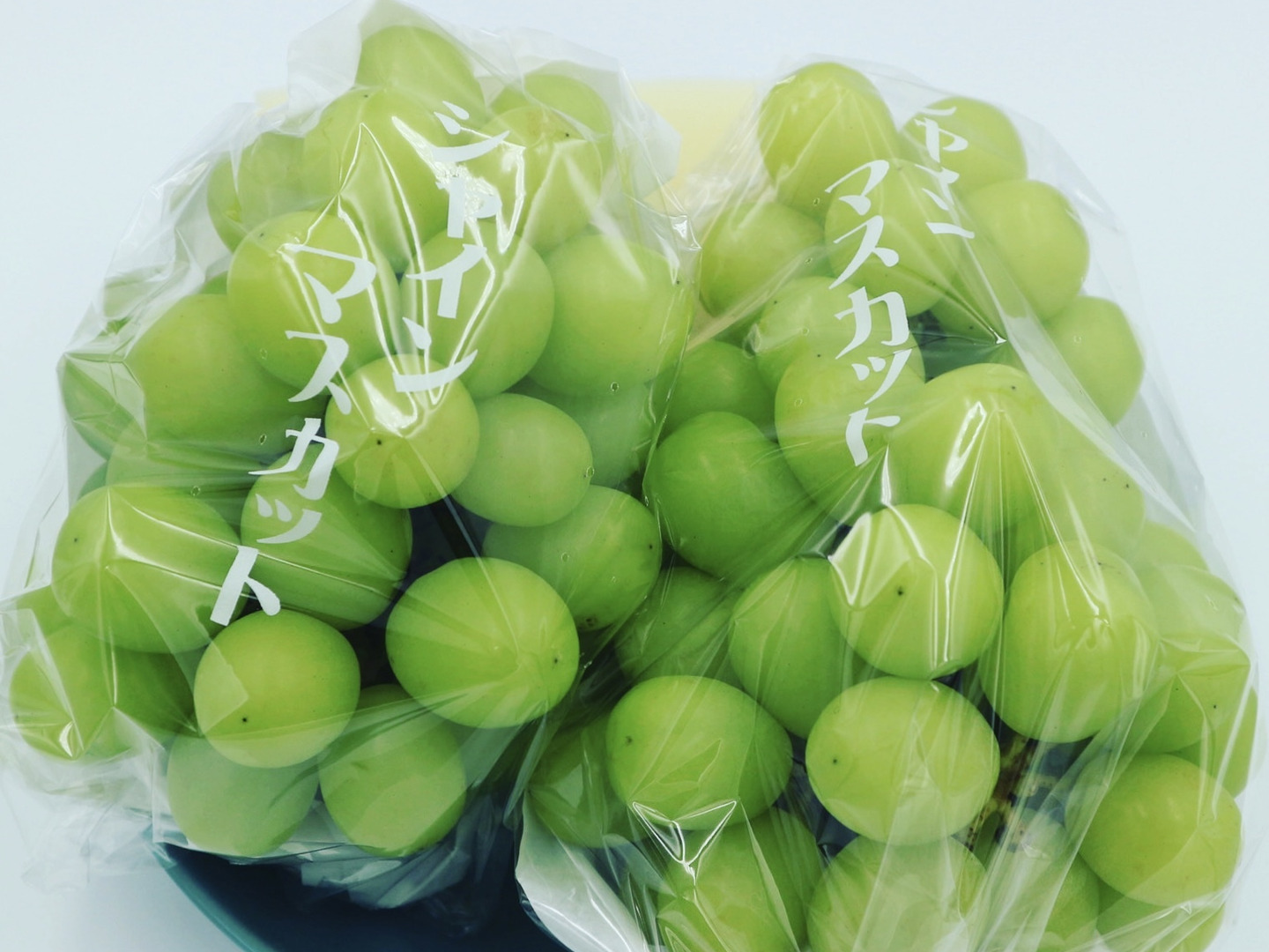 濃厚芳醇】朝採シャインマスカット 2kg 3-4房 佐賀県唐津産