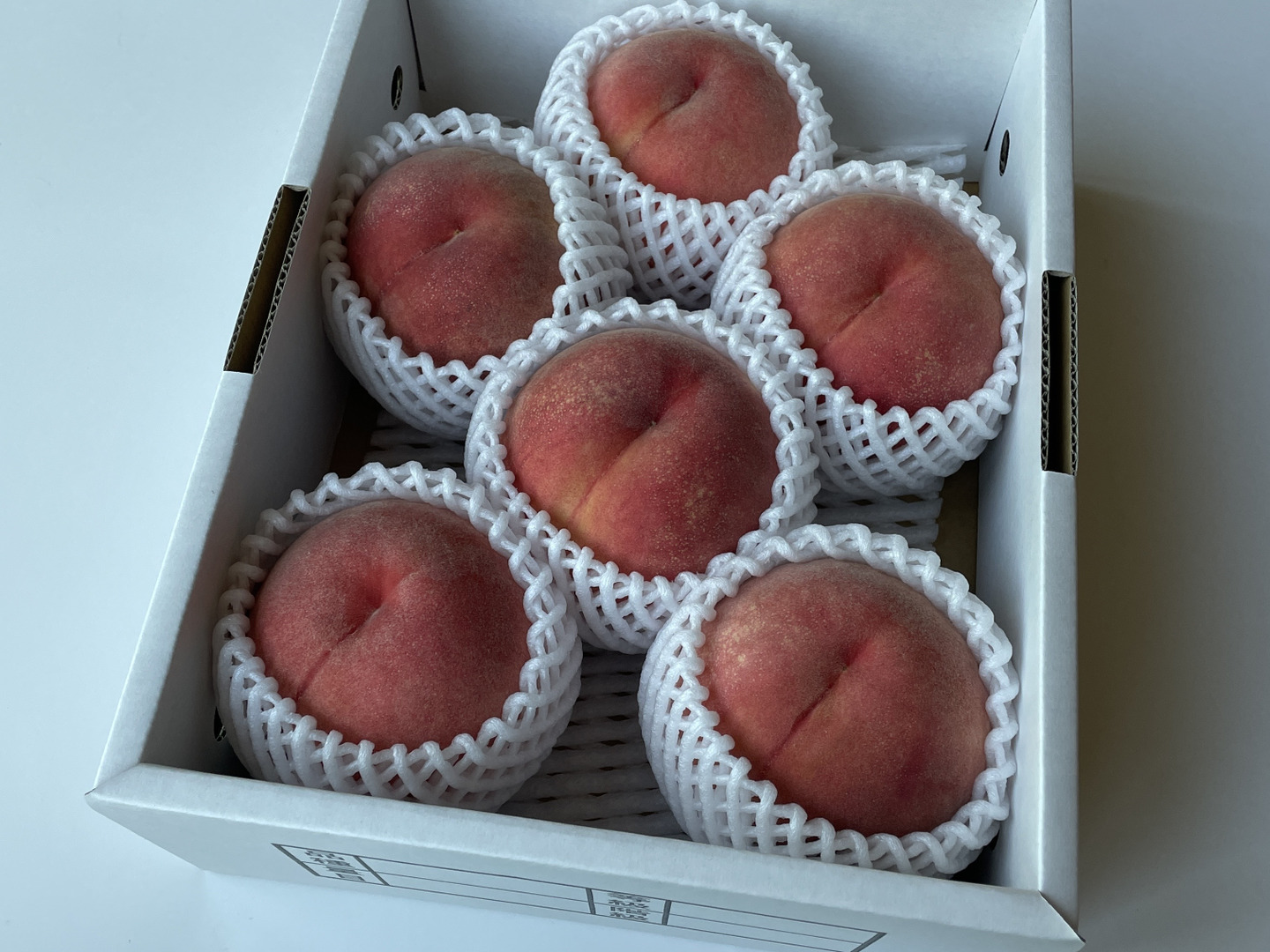 【10％OFF】 ご家庭用桃】品種おまかせ 2キロ【届いた時は硬いが追熟すると フルーツ