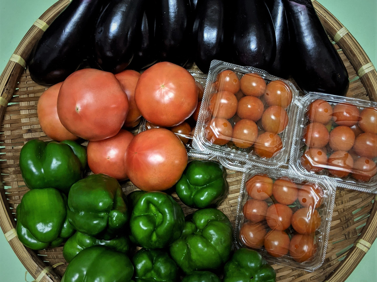 トマト+新鮮野菜 詰め合せ 旬セット7品目 80ｻｲｽﾞ箱満載でお届けします 
