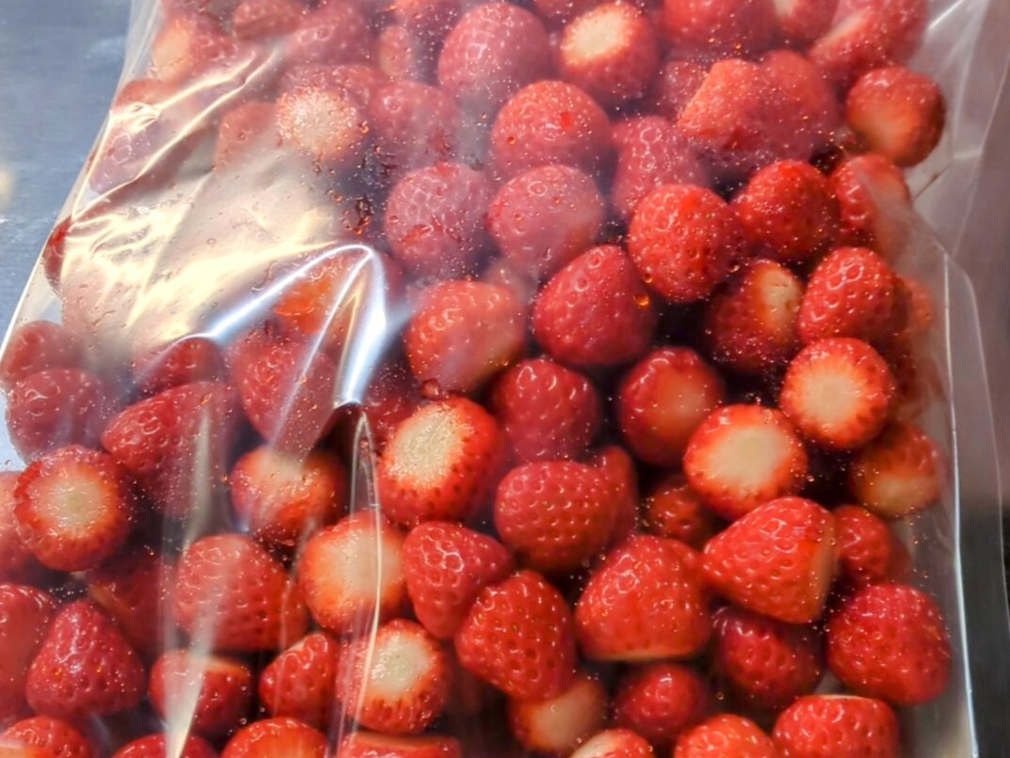 贅沢『冷凍イチゴ』1kg いちご屋さかい：愛知県産の紅ほっぺ