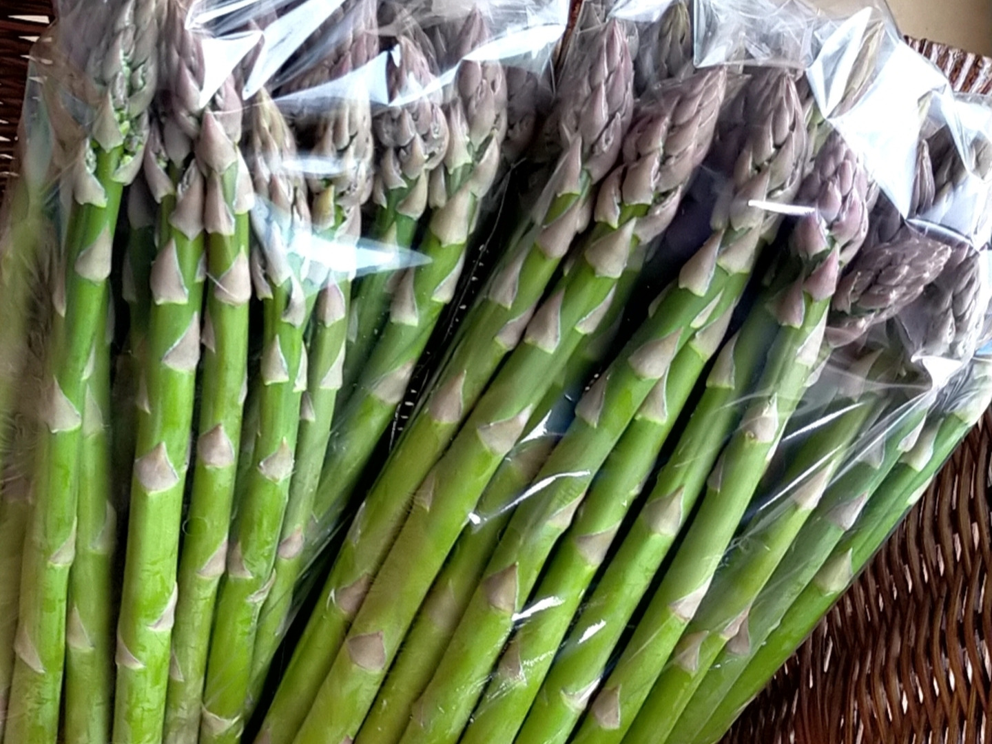 年末のプロモーション特価！ ☆数量限定☆朝どれ！北海道産！農薬不使用グリーンアスパラガス Vegetables
