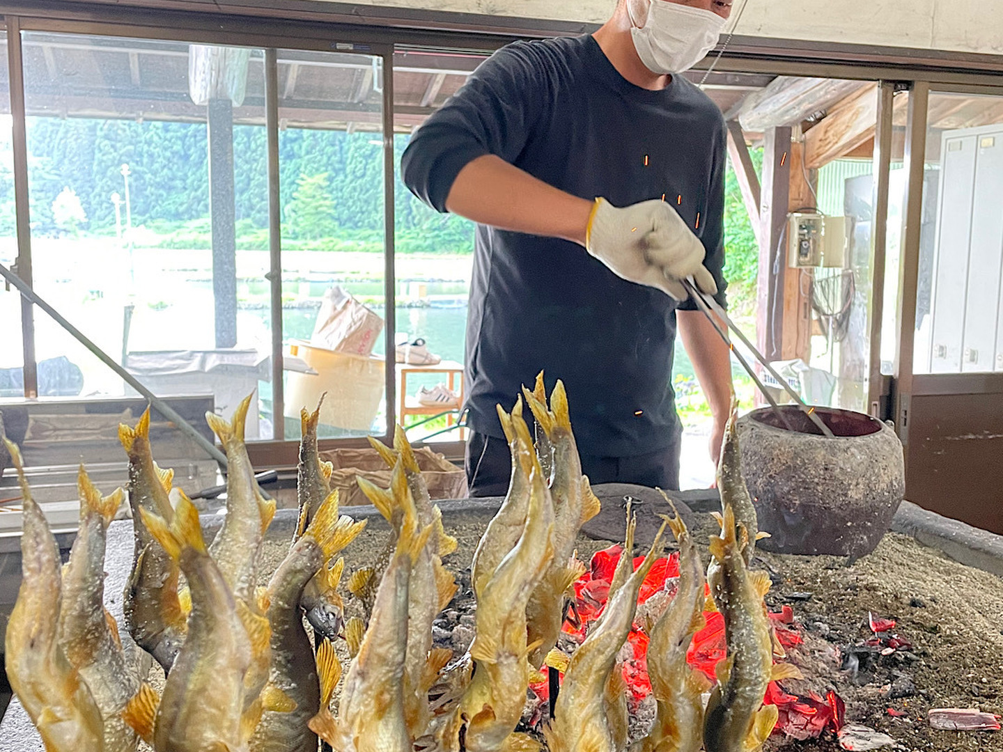 七輪日本製と上置き鉄鋳物のセット鮎の塩焼山女の塩焼秋刀魚も819