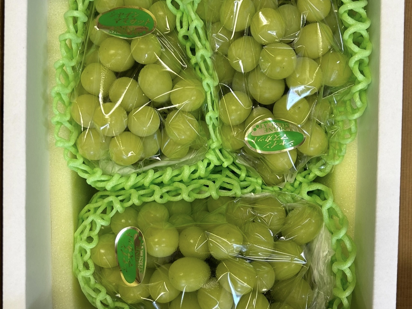 ご家庭用】晴れの国岡山育ち！大粒シャインマスカット 2kg （3
