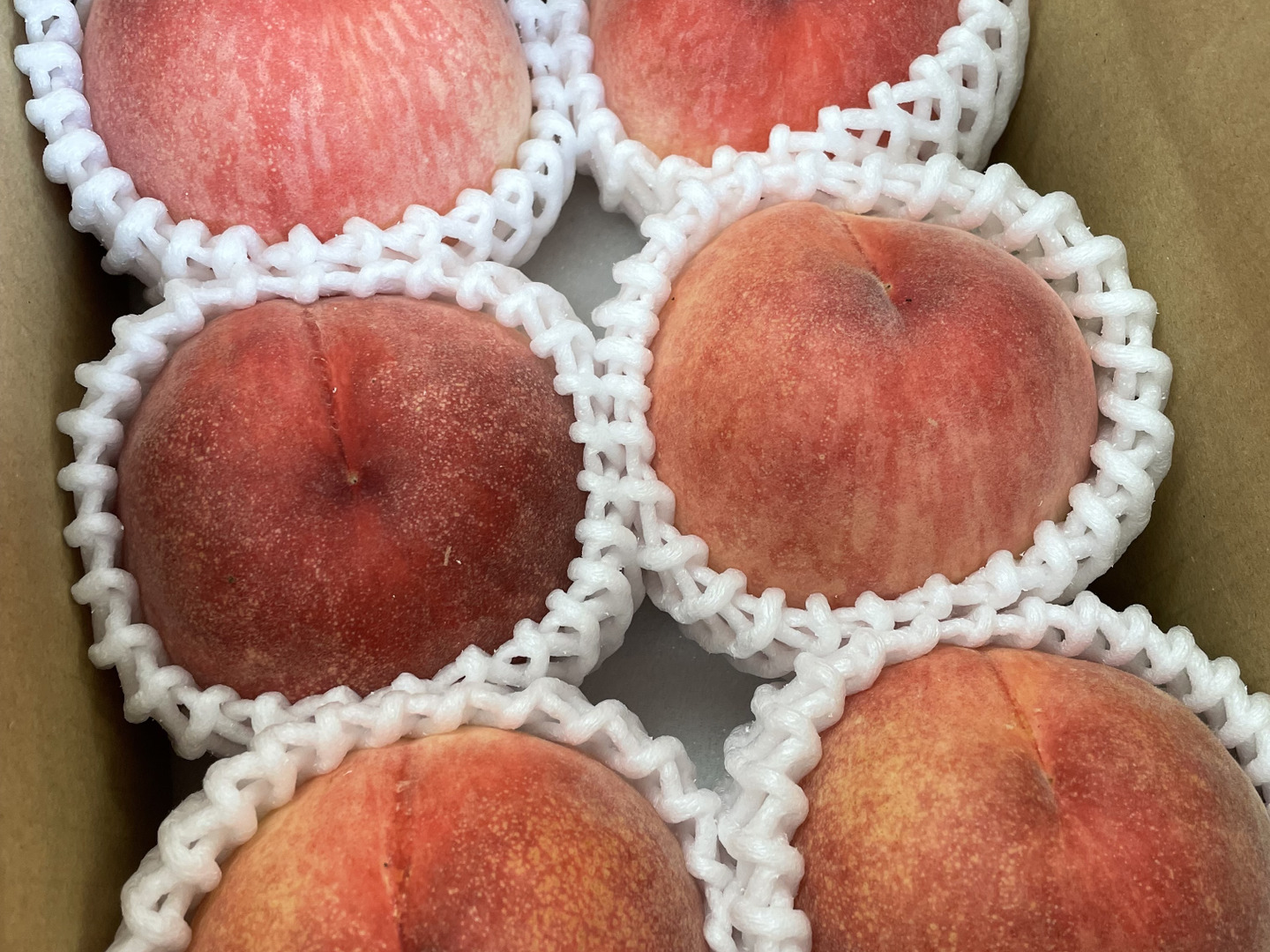 山梨の甘い桃　お手頃サイズを２箱大分県に発送 即日発送【本州の方向け】でっかい桃 山梨の桃 2kg：山梨県産