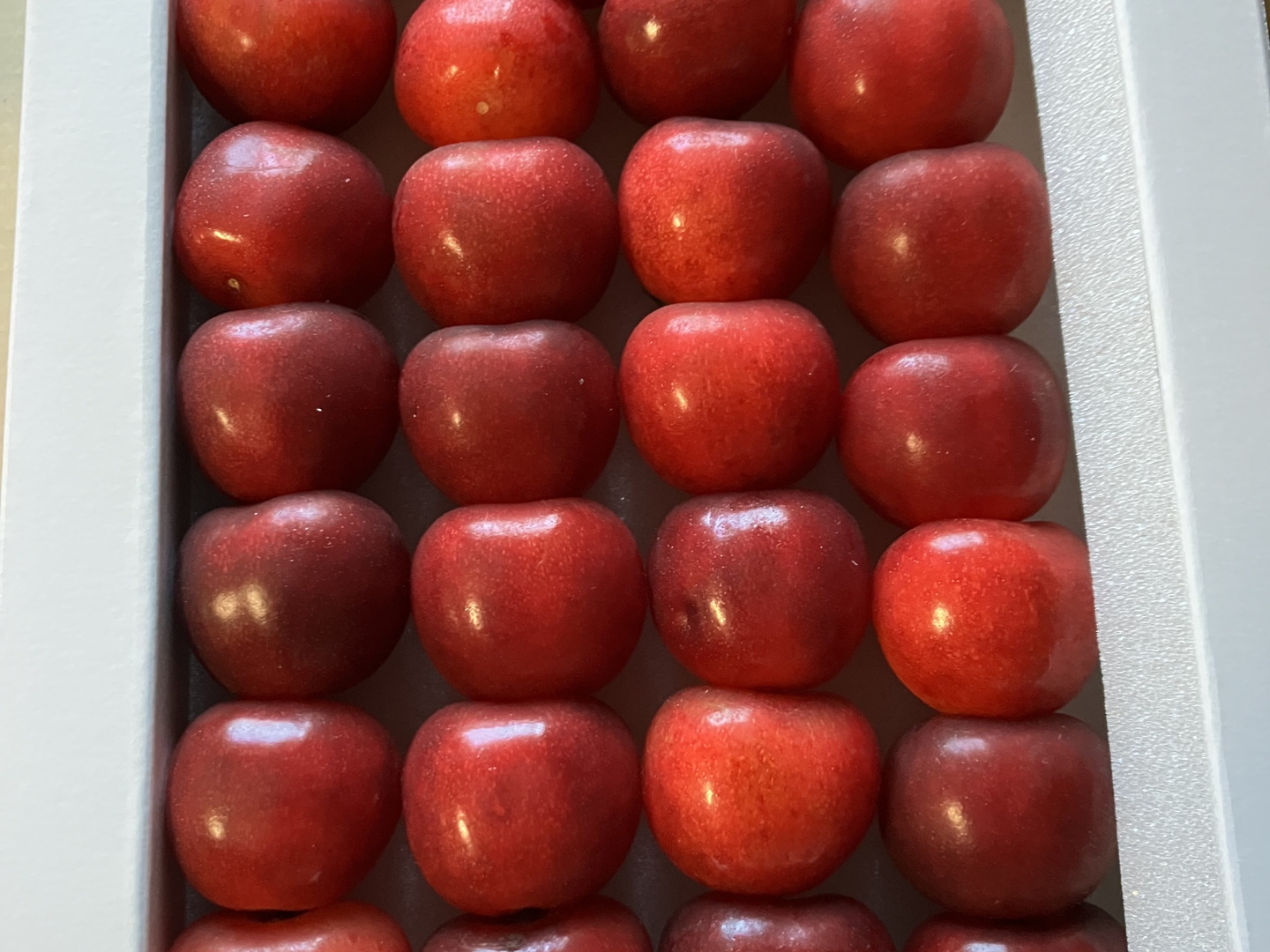 本当に甘い！！大粒さくらんぼ【紅秀峰】3Lサイズ 約300g 化粧箱