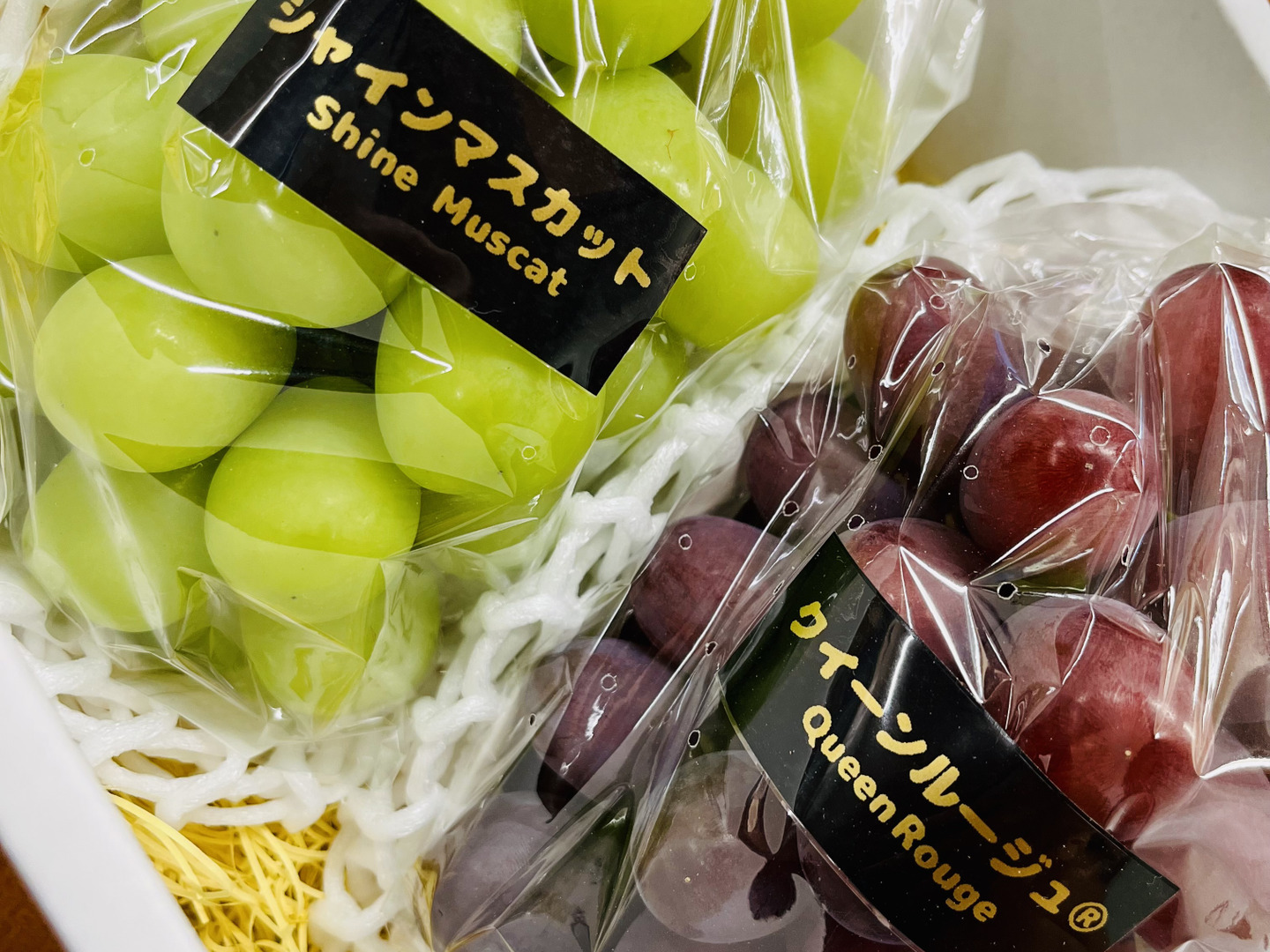 厳選】【クイーンルージュ×シャインマスカット】各500g前後、計2