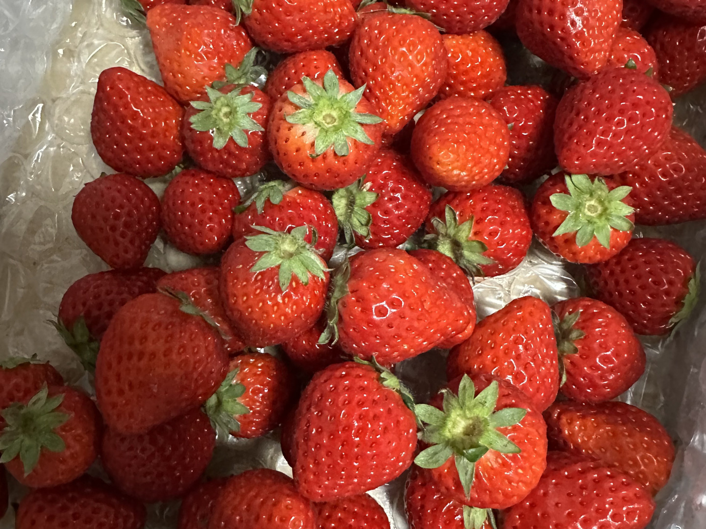 希少あまりん】小粒たっぷり1Kg 朝採れ🍓：埼玉県産のあまりん