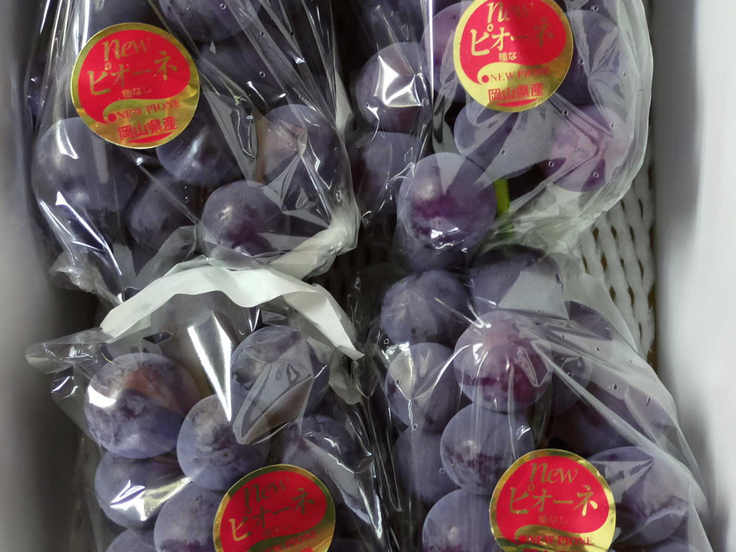 大粒！岡山県産ピオーネ2キロ（4〜5房）：岡山県産のピオーネ